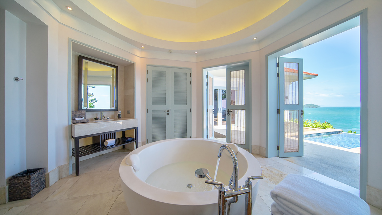 푸켓 아마테라 베이뷰 풀빌라 욕실에서 바라본 전경