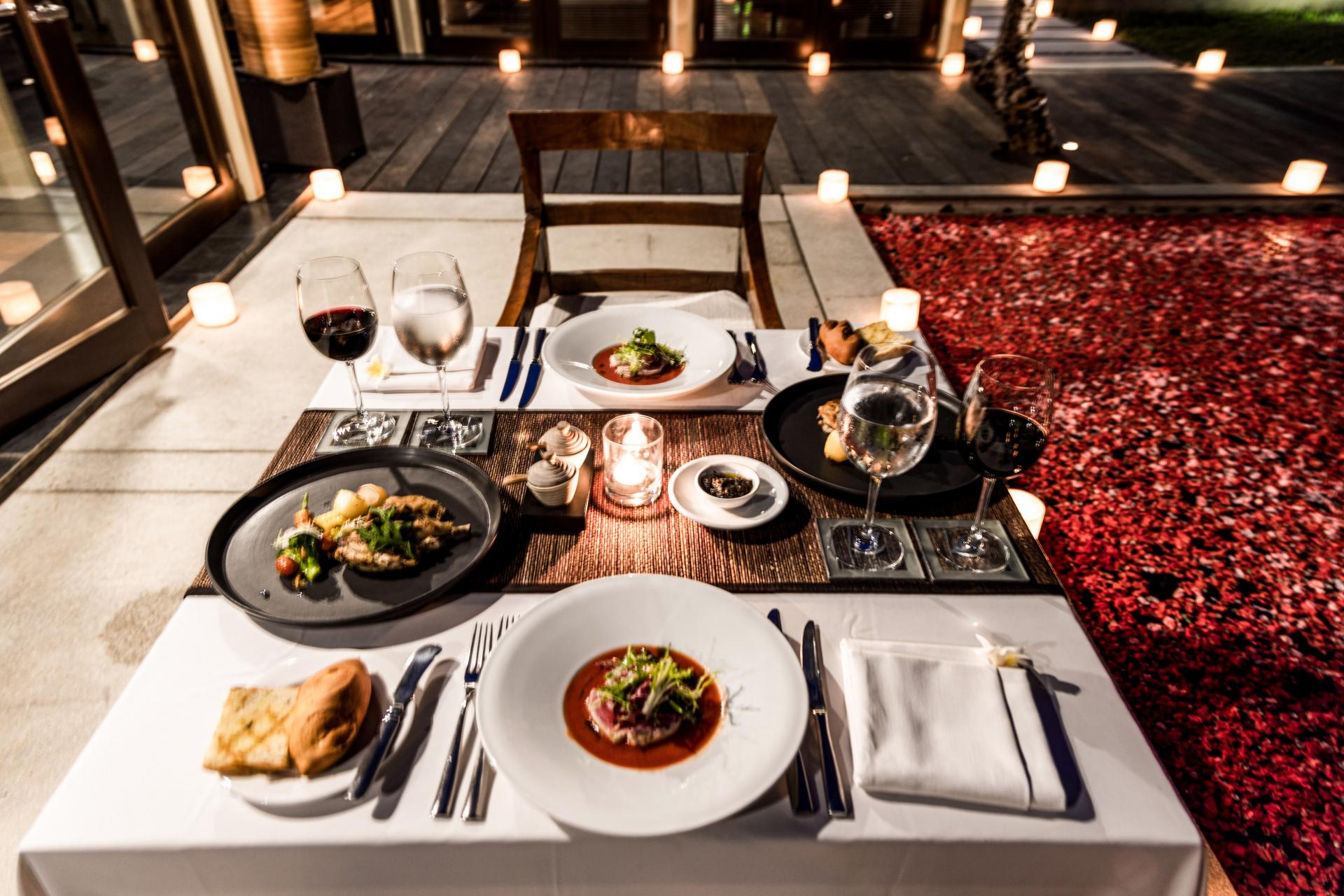 누사두아 까유마니스 풀빌라 캔들라이트디너 음식