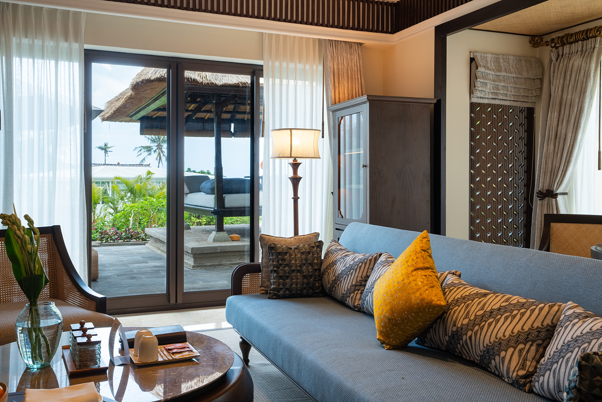 발리 아야나 풀빌라 실내외 연결 공간