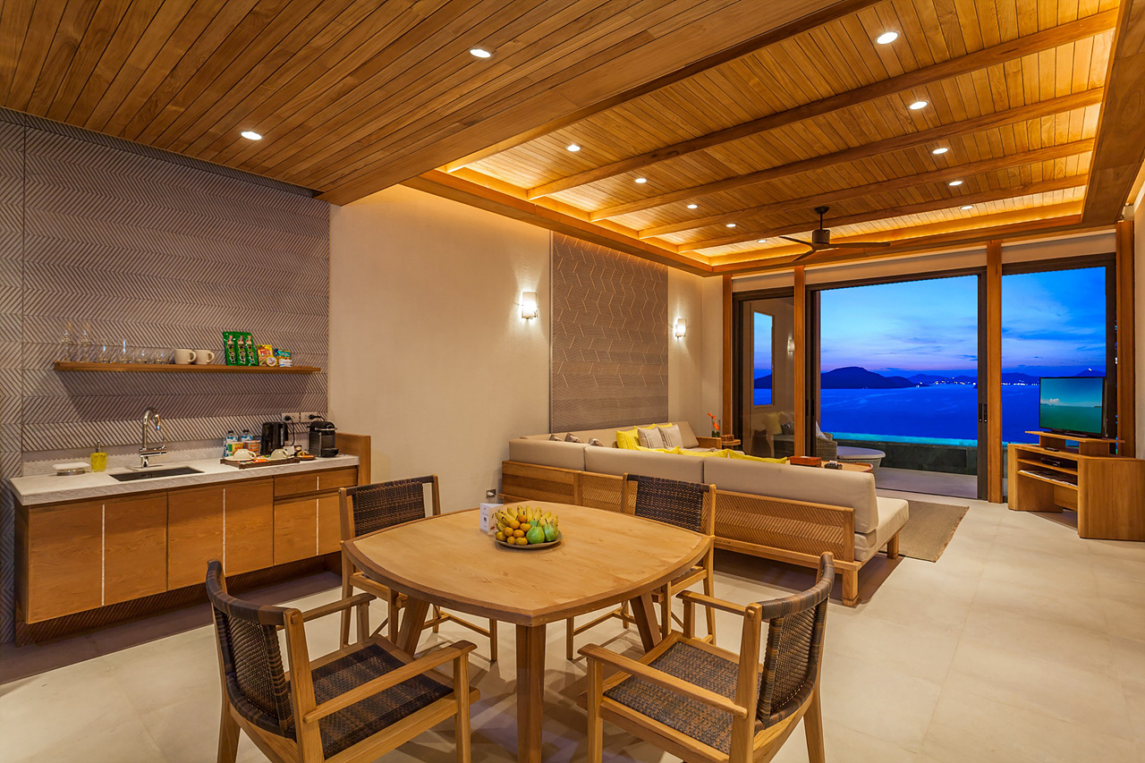 푸켓 스리판와 오션뷰 펜트 하우스 풀빌라 거실