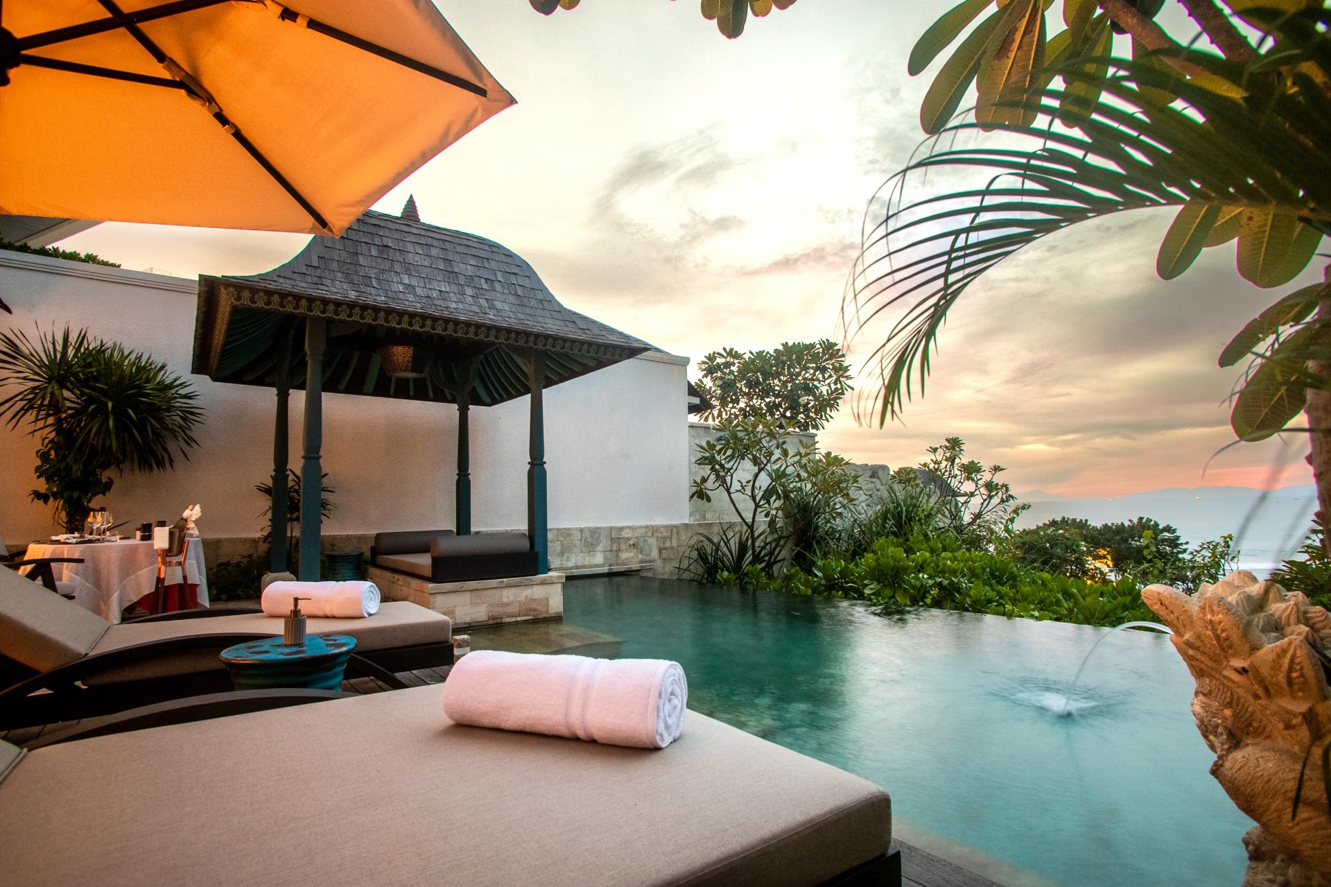 주메이라 발리 풀빌라 테라스 일몰 뷰