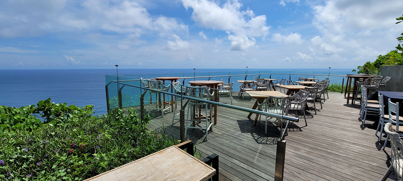 식스센스 울루와뚜 풀빌라 야외 테라스와 바다 전망