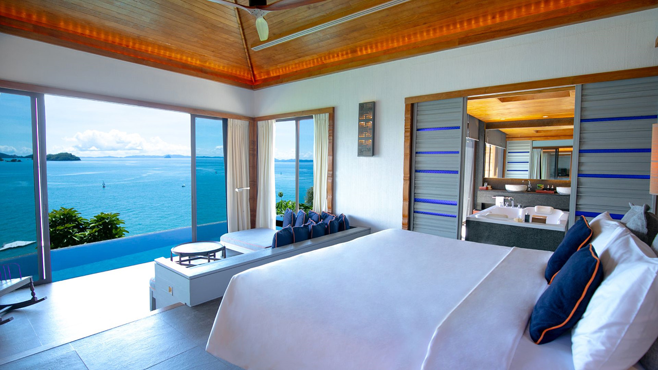 푸켓 스리판와 1베드 럭셔리 풀빌라 침실에서 본 전경