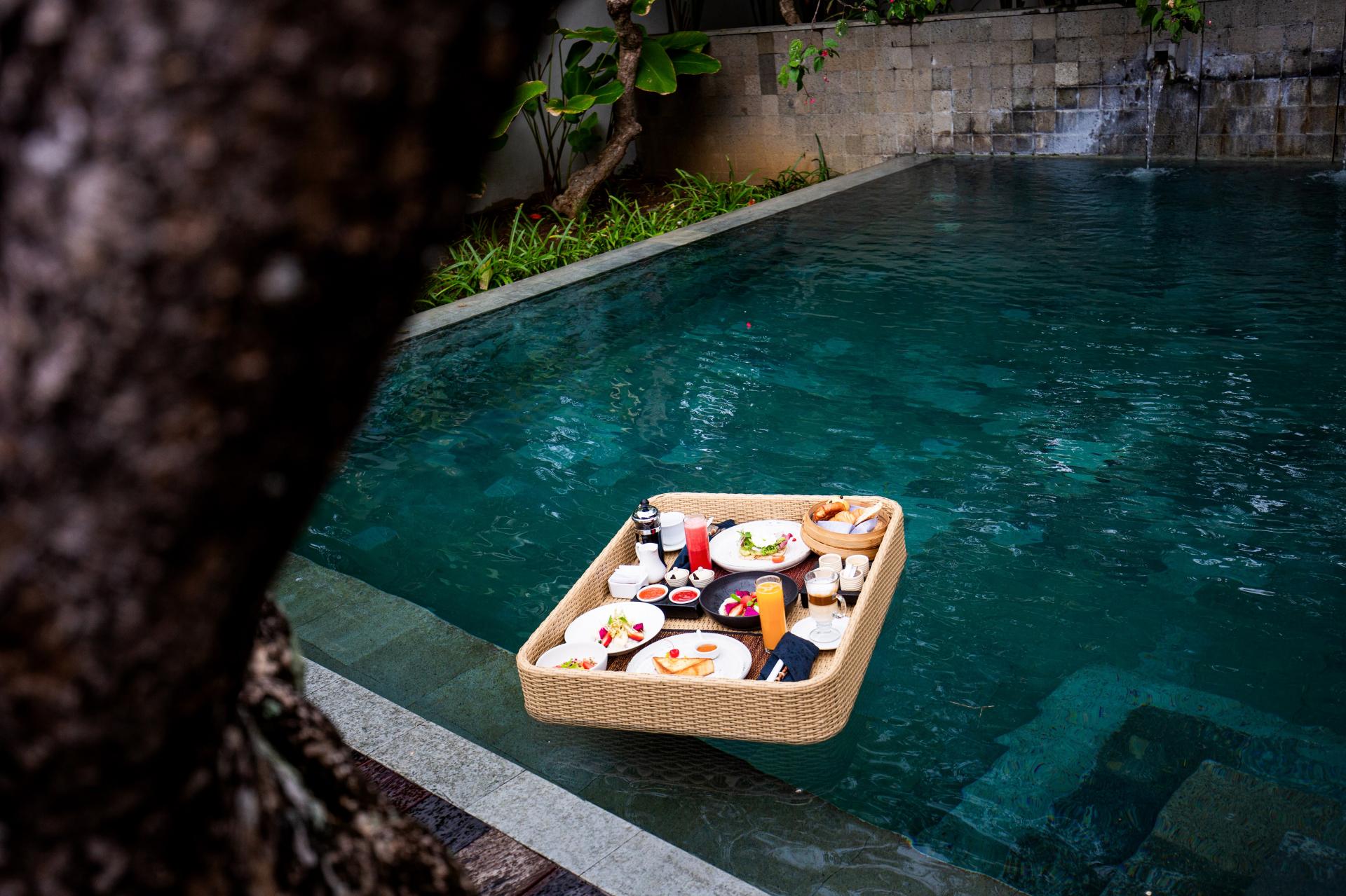 누사두아 까유마니스 풀빌라 플로팅 조식 풀