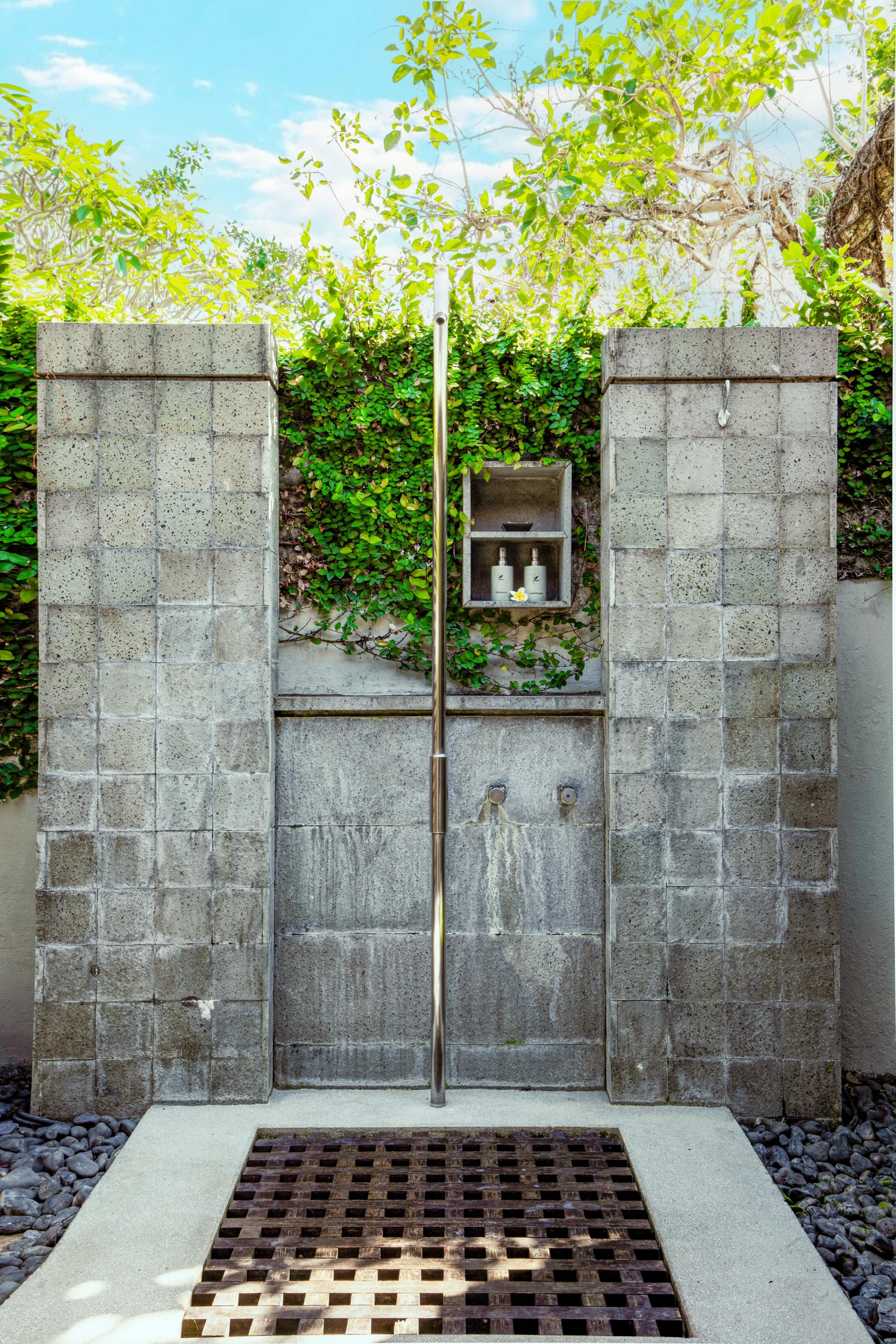 누사두아 까유마니스 풀빌라 야외 샤워 부스