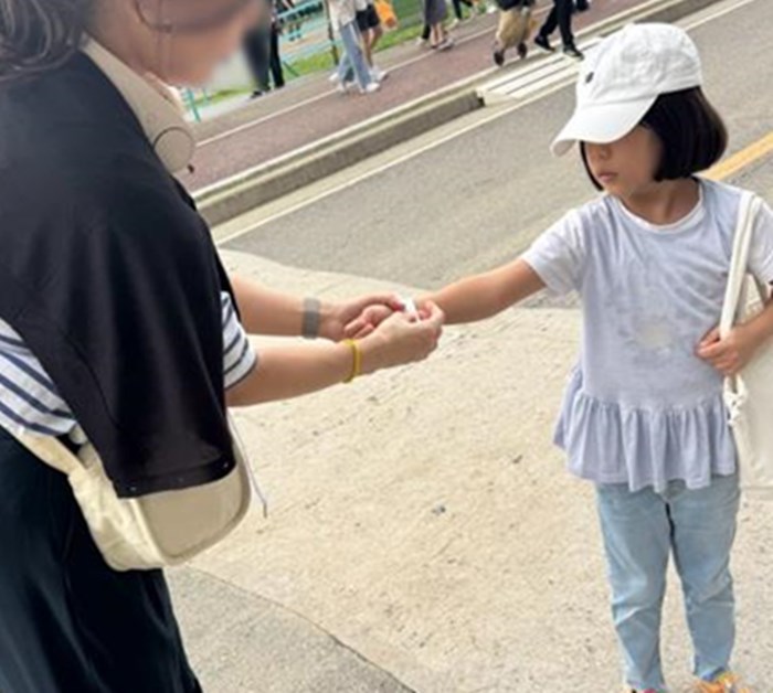 아동 안전 최우선! 청주시, 주요 행사장서 미아방지 팔찌 배부