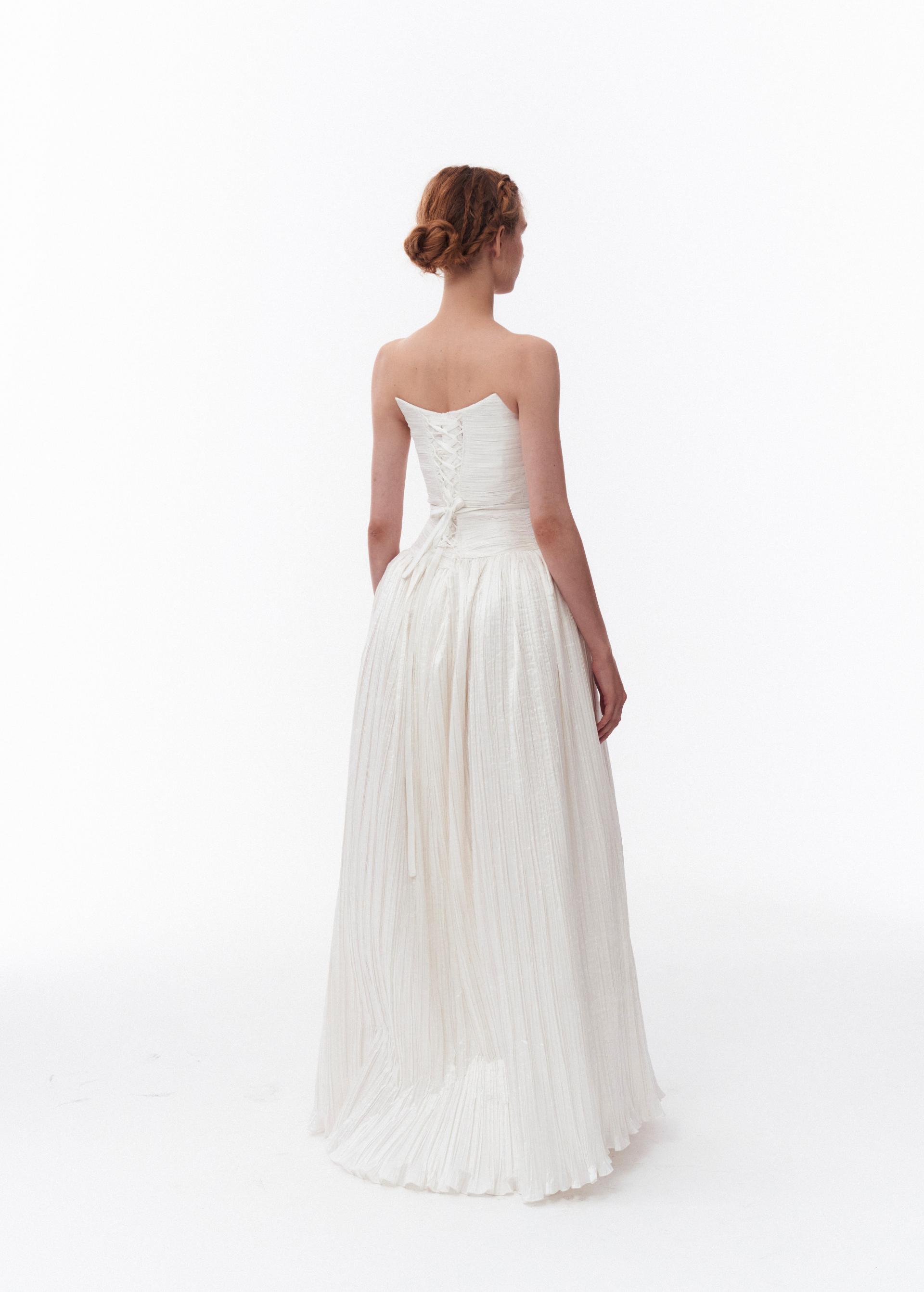 Leaf Pleats_Rental 638,000