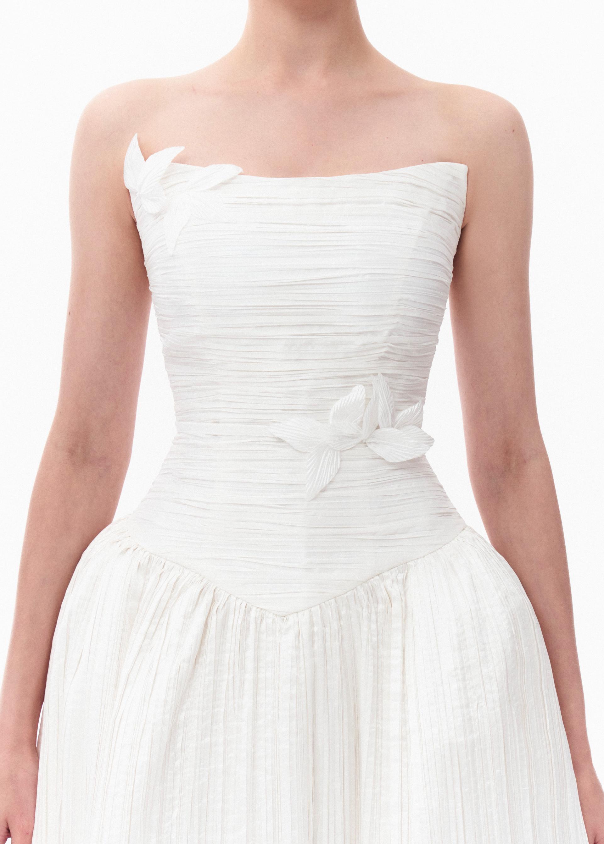 Leaf Pleats_Rental 638,000