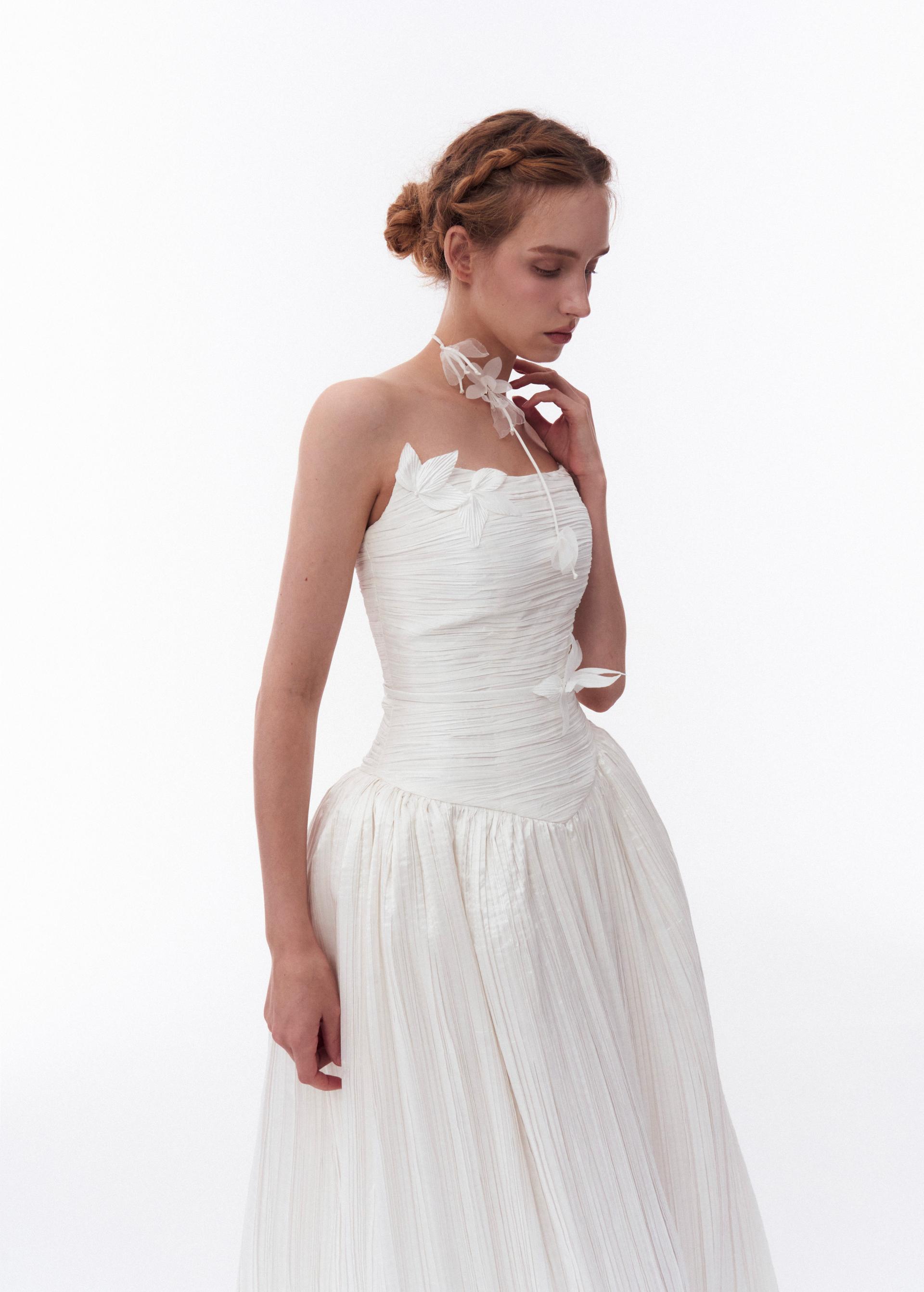 Leaf Pleats_Rental 638,000