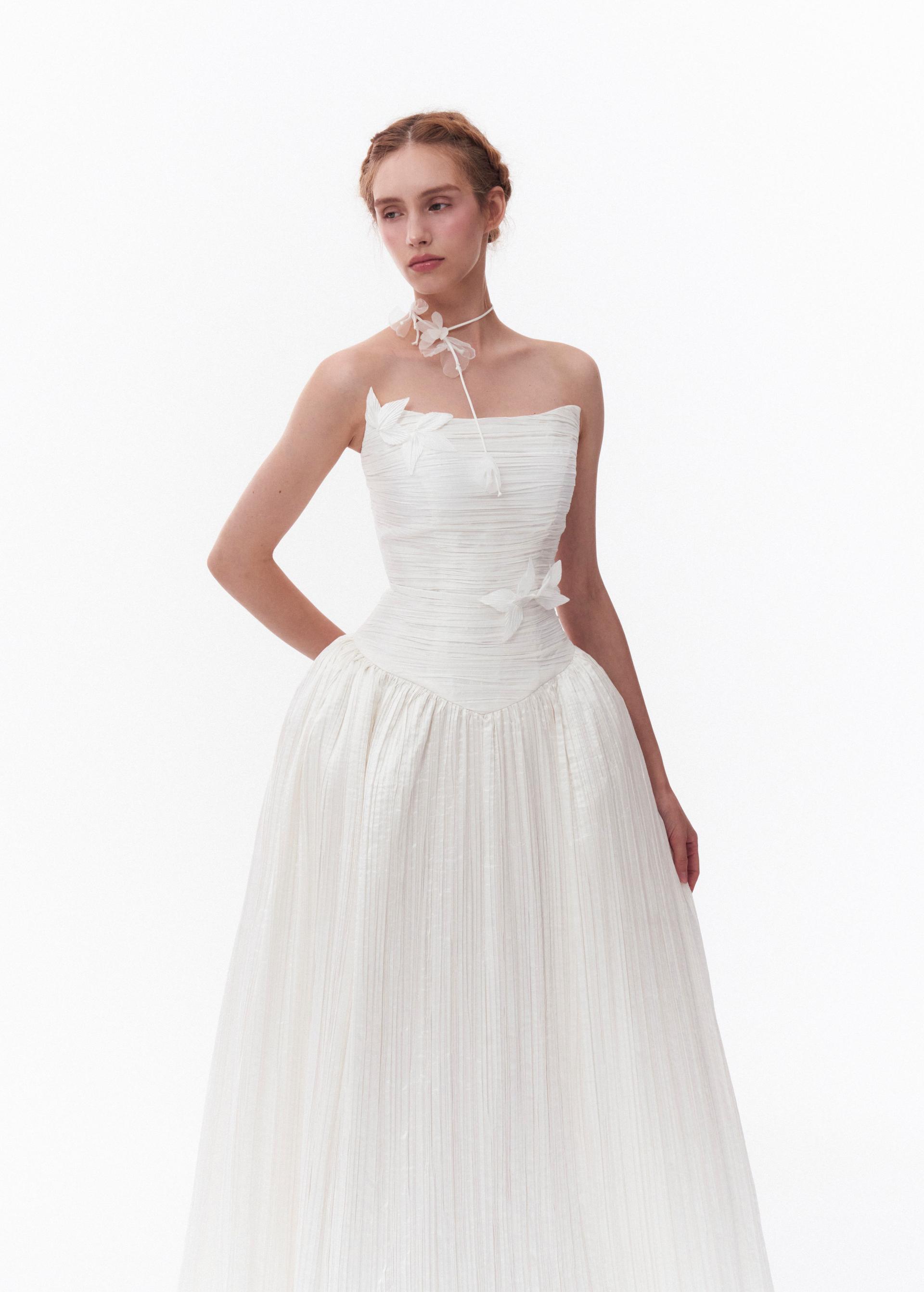 Leaf Pleats_Rental 638,000
