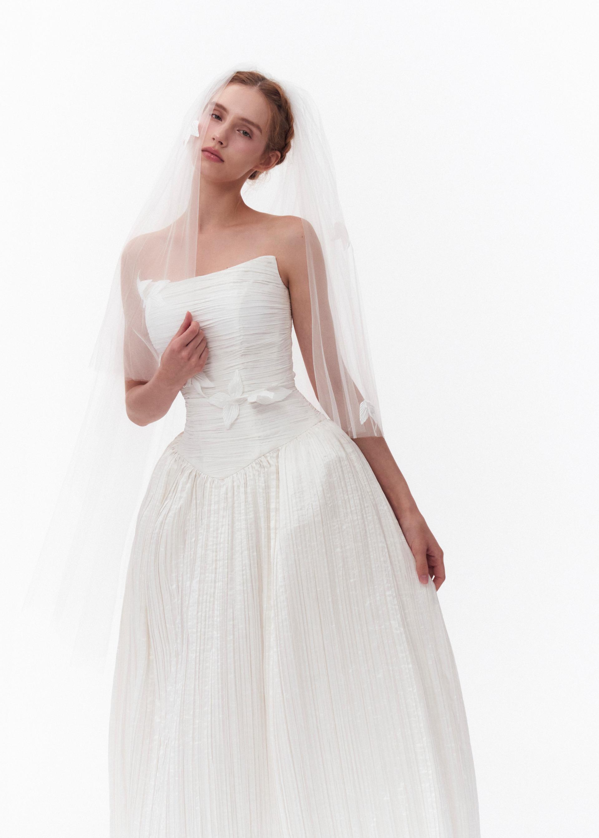 Leaf Pleats_Rental 638,000