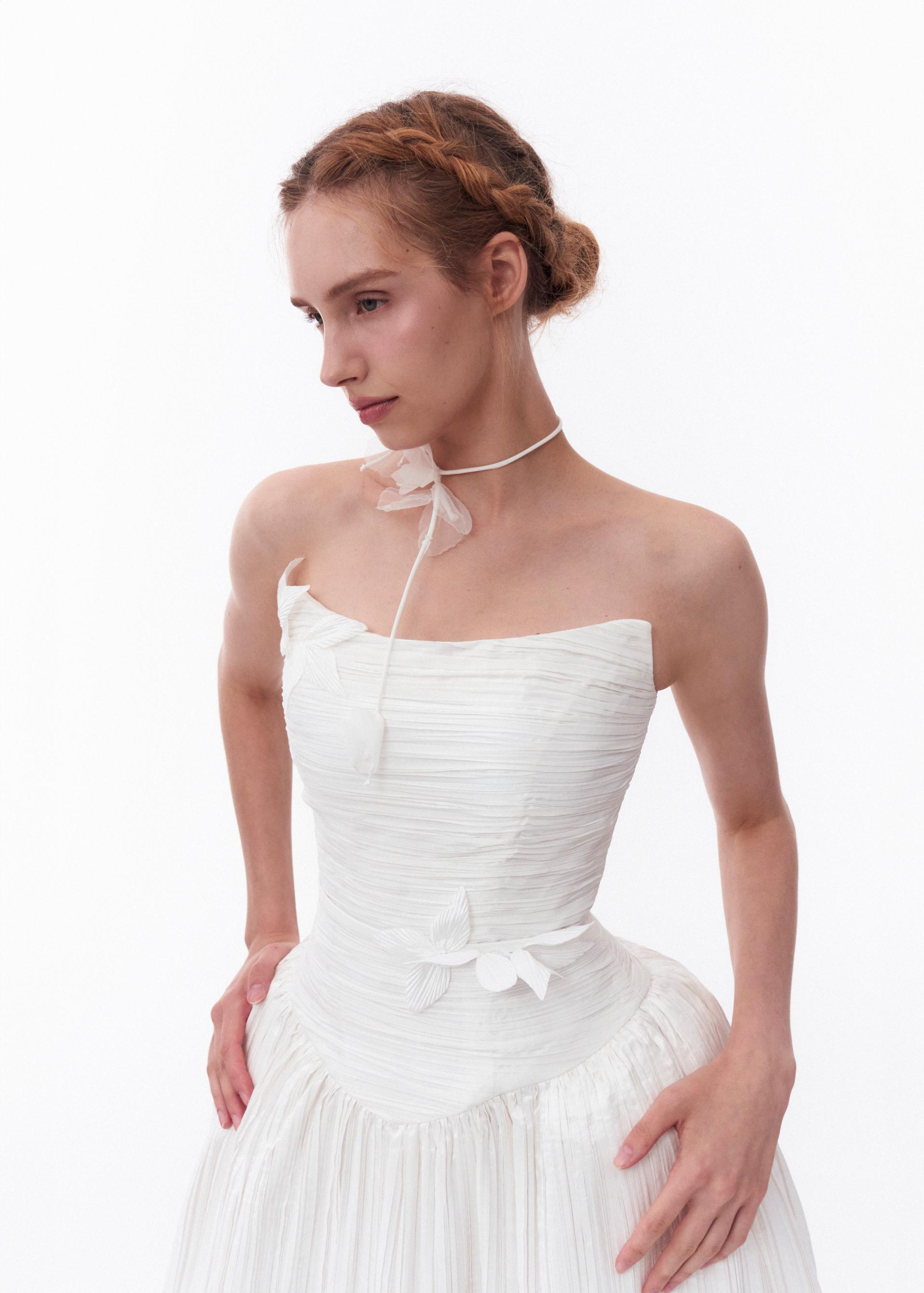 Leaf Pleats_Rental 638,000