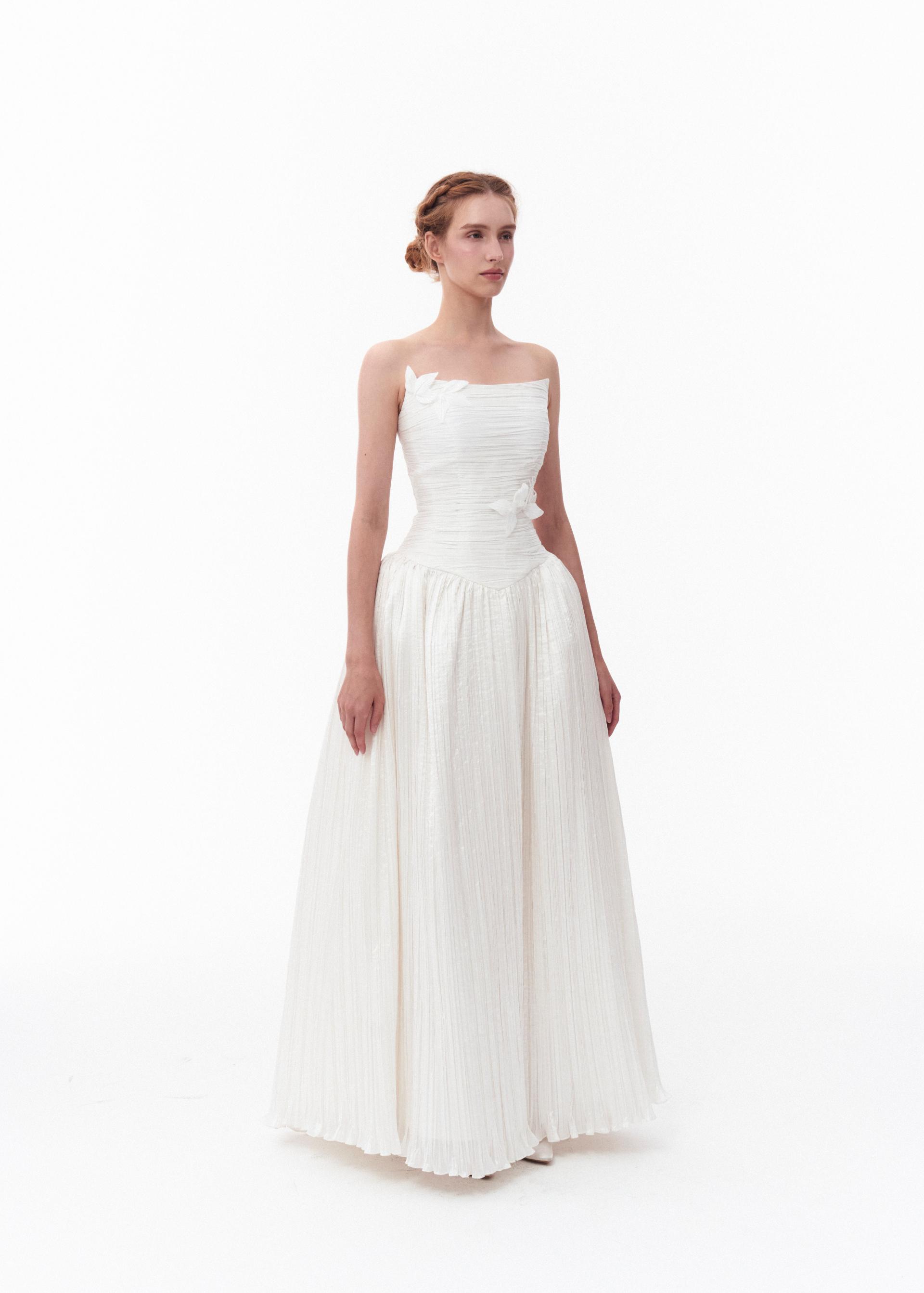 Leaf Pleats_Rental 638,000