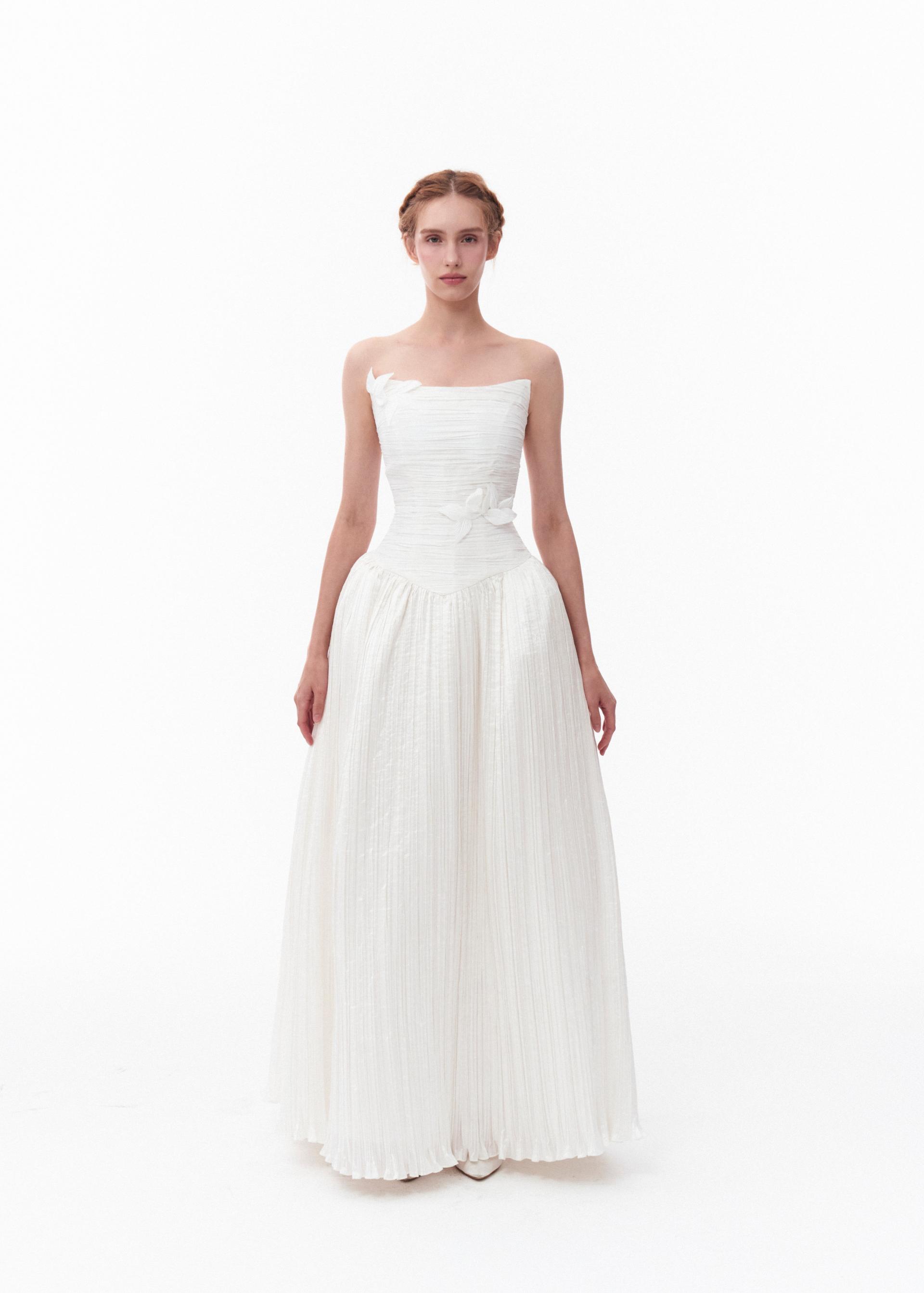 Leaf Pleats_Rental 638,000