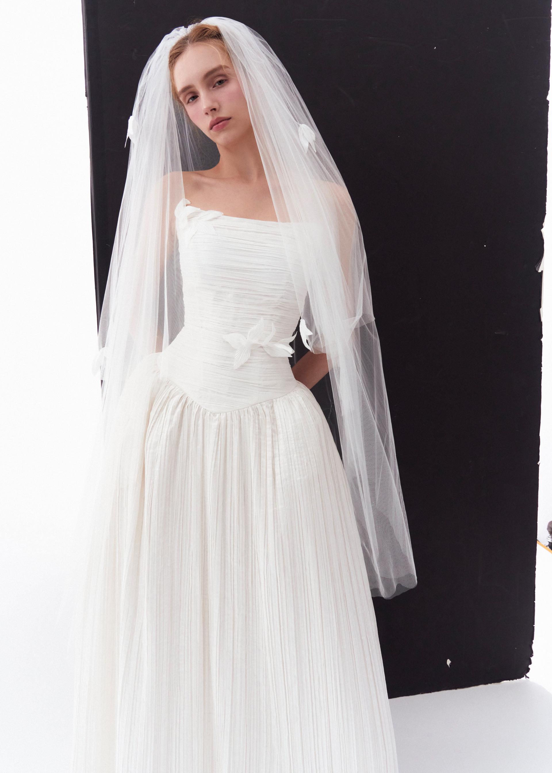 Leaf Pleats_Rental 638,000