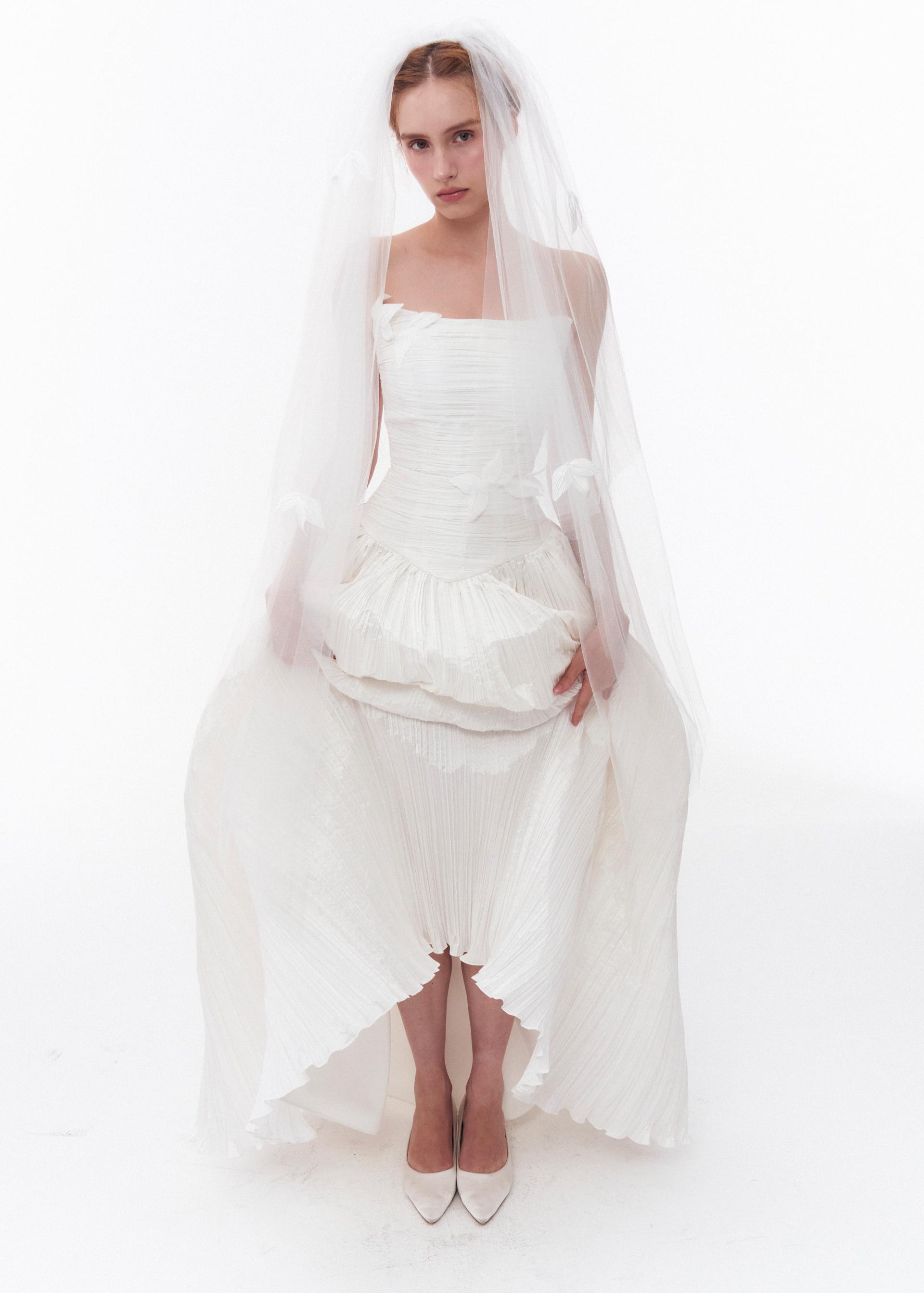 Leaf Pleats_Rental 638,000