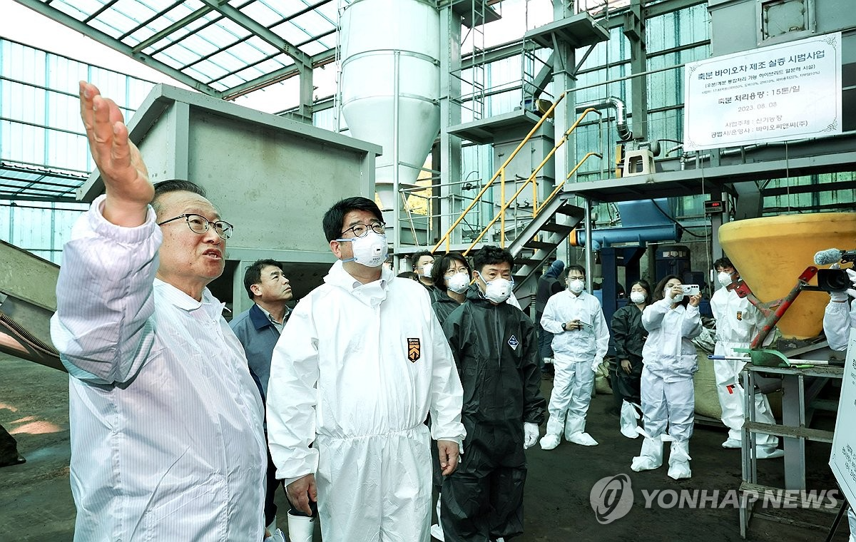권재한 농촌진흥청장, 가축분 바이오차 생산업체 방문