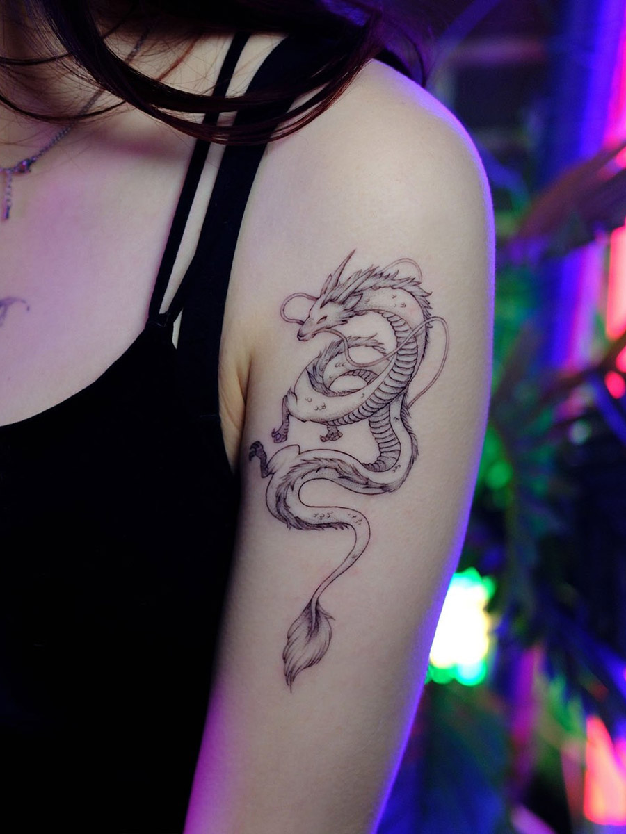 Process of fine line tattoo in Seoul