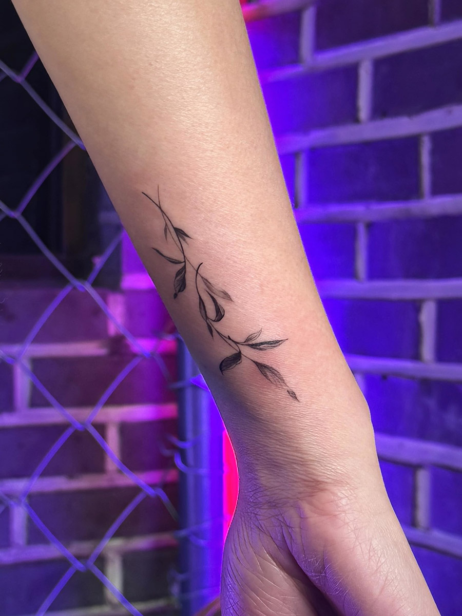 Consultation for fine line tattoo in Korea