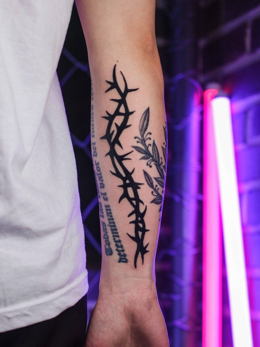 Thorn blackwork tattoo motif Korea