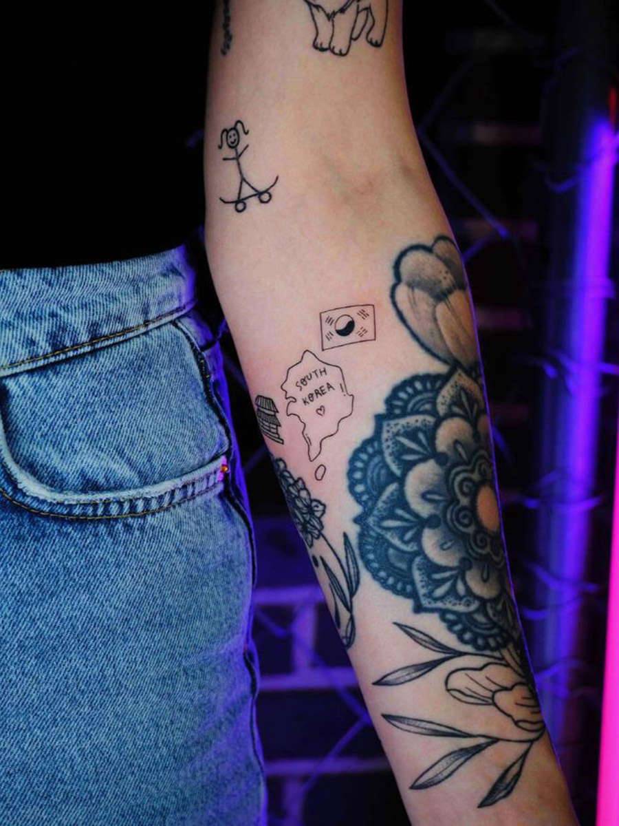 Applying taegeuk tattoo in studio