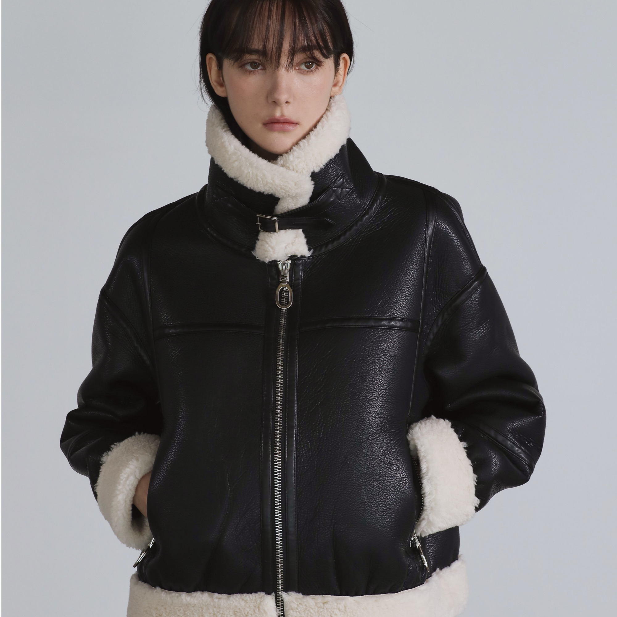 BLACK/IVORY 대표 이미지