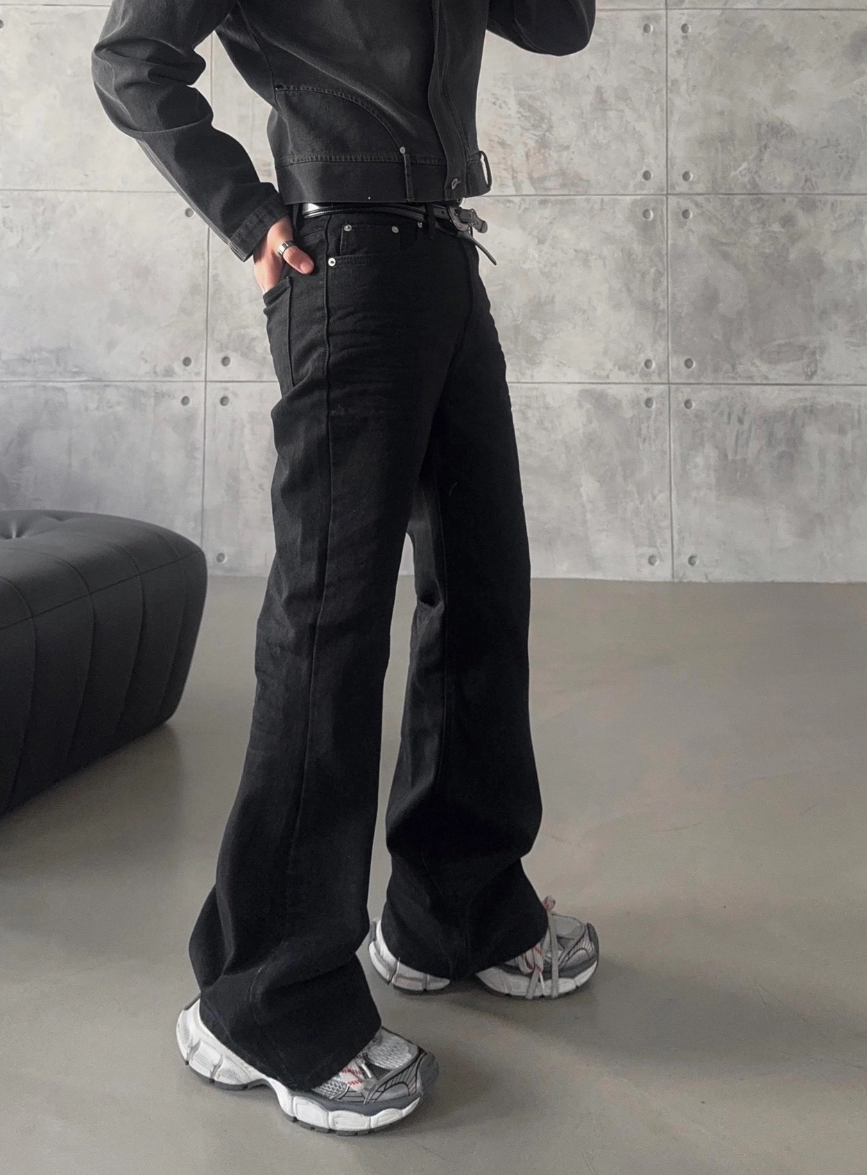 코브라 엠보 워싱 플레어 데님 팬츠