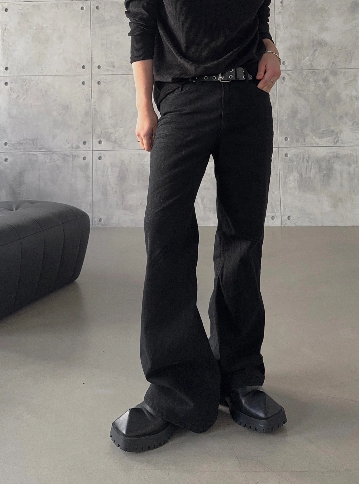 코브라 엠보 워싱 플레어 데님 팬츠