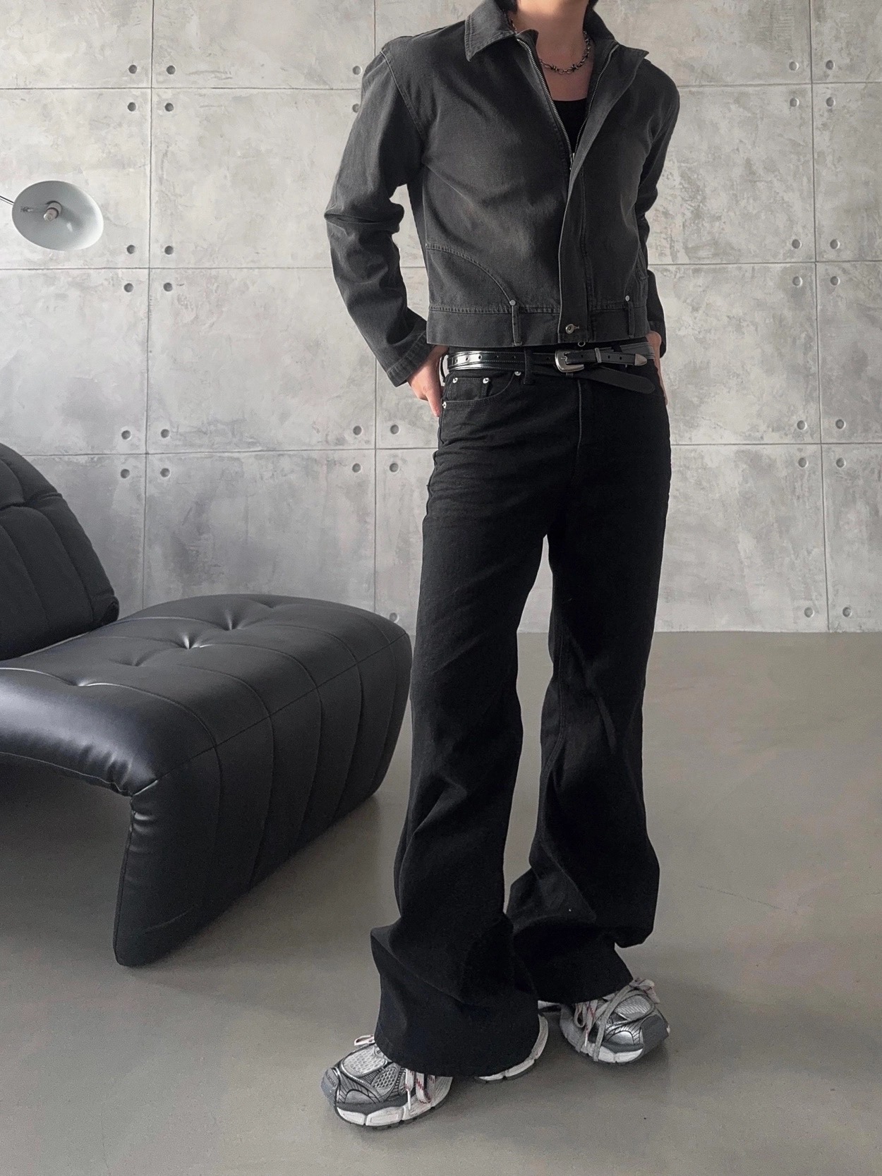 코브라 엠보 워싱 플레어 데님 팬츠