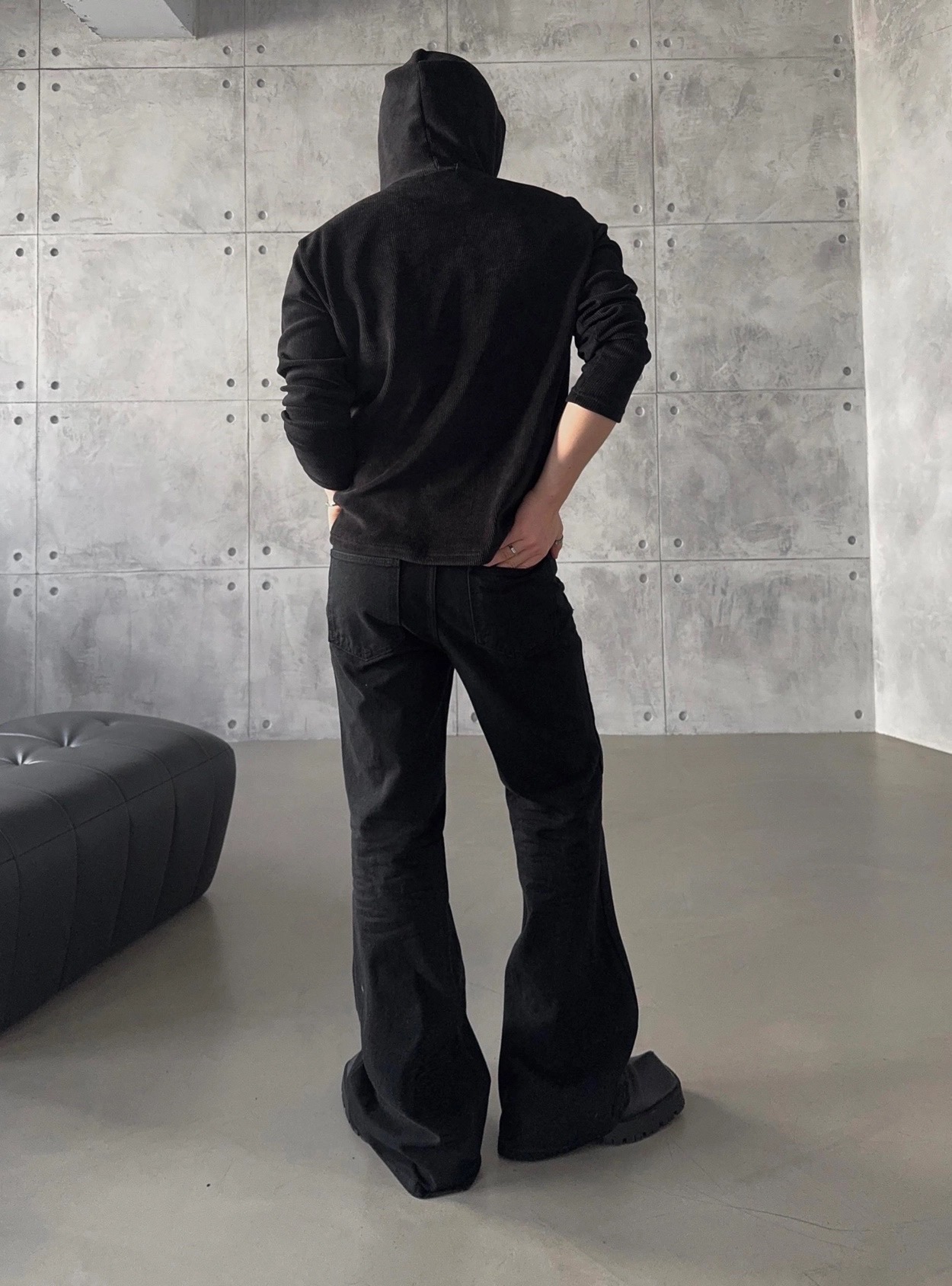 코브라 엠보 워싱 플레어 데님 팬츠
