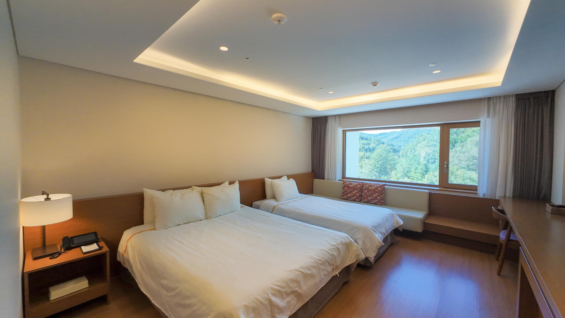 MONA YONGPYONG DRAGON VALLEY HOTEL DELUXE FAMILY TWIN