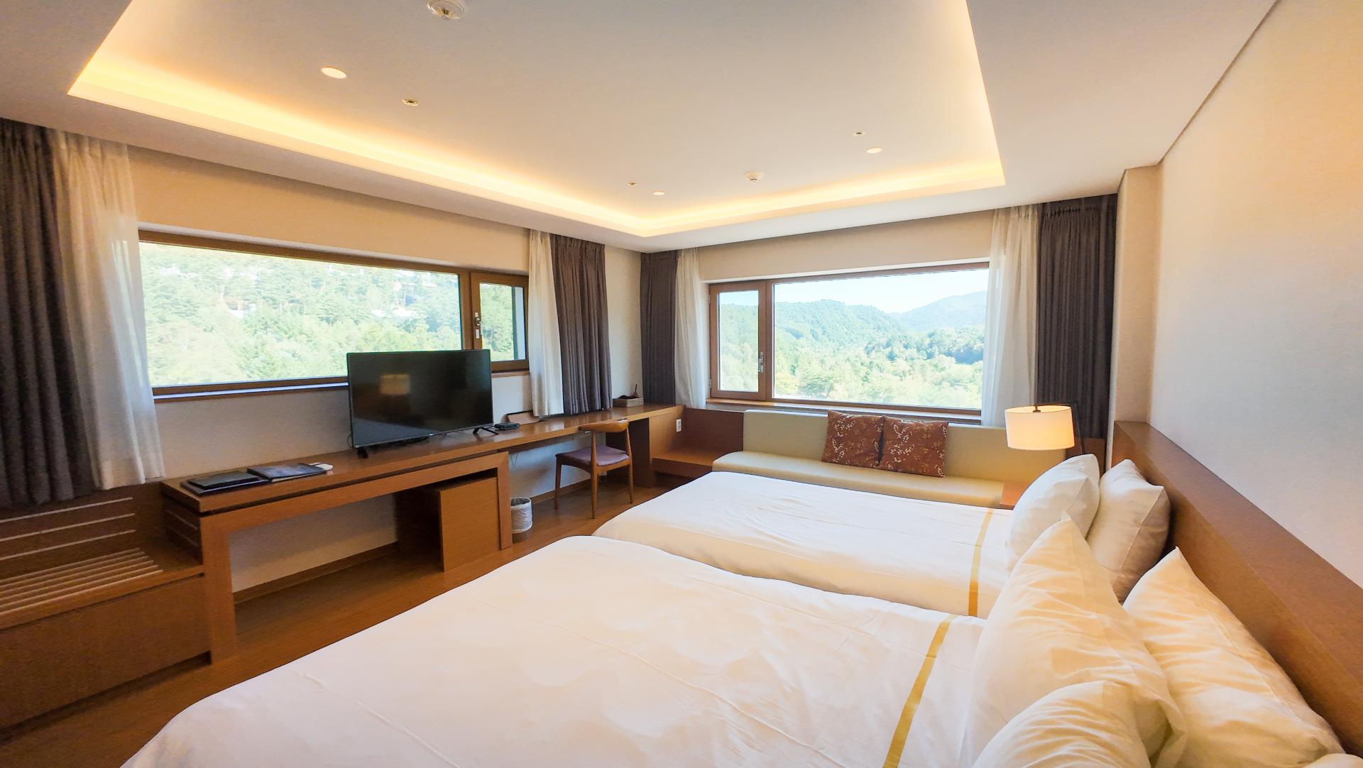 MONA YONGPYONG DRAGON VALLEY HOTEL DELUXE FAMILY TWIN