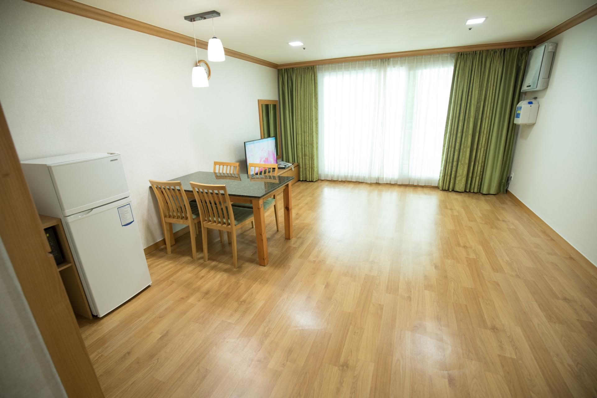 MONA YONGPYONG TOWER CONDOMINIUM ONDOL ROOM