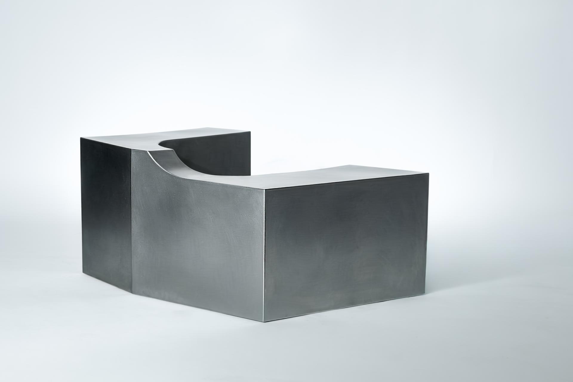 포개-앉기 Entwined _ 976 x 655 x 470 (mm) _ 스테인리스 _ 2026.jpg