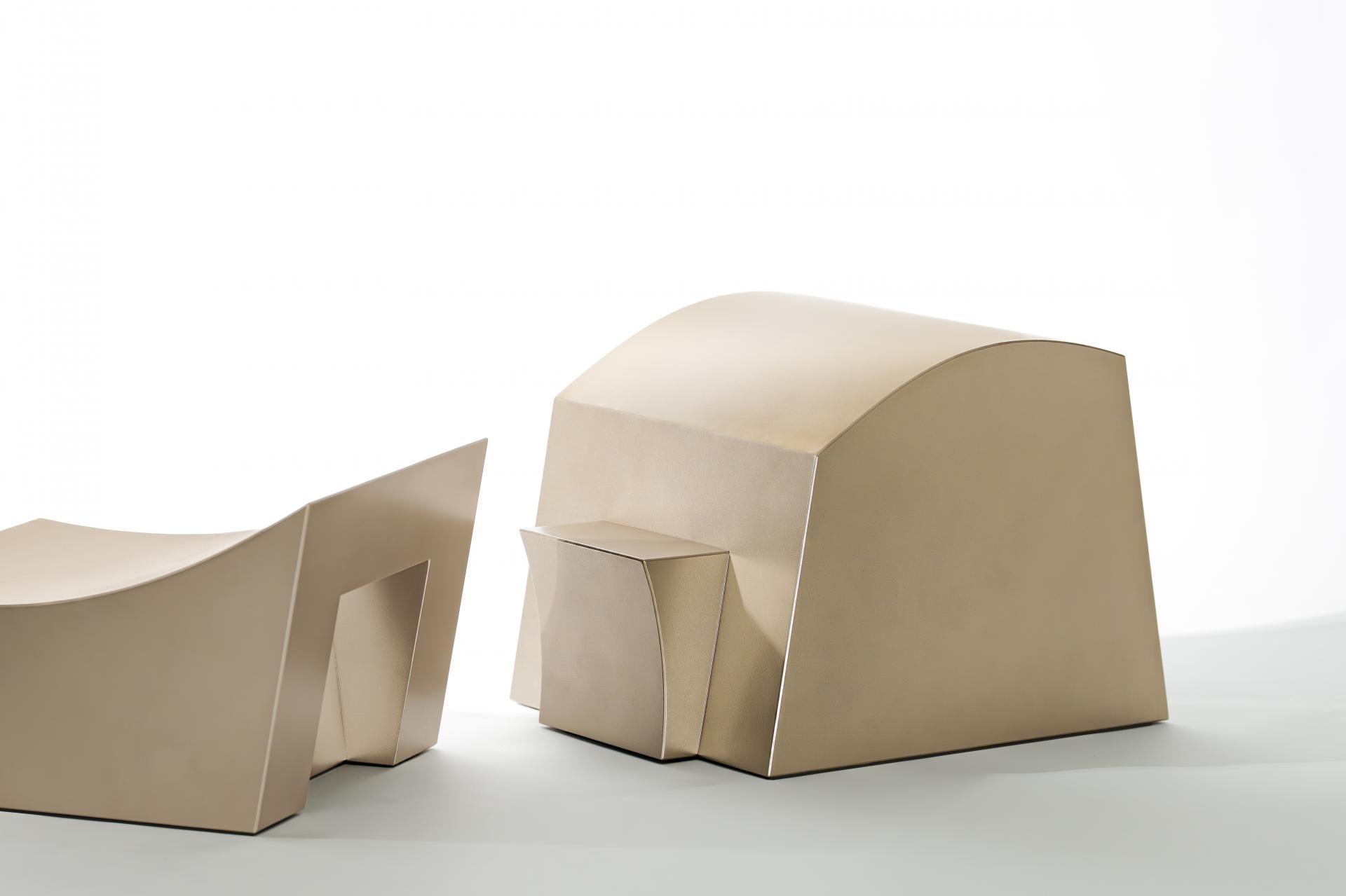마주-앉기 Face to Face _452 x 533 x 415, 452 x 550 x 321 (mm) _ 철에 분체도장 _ 2026.jpg