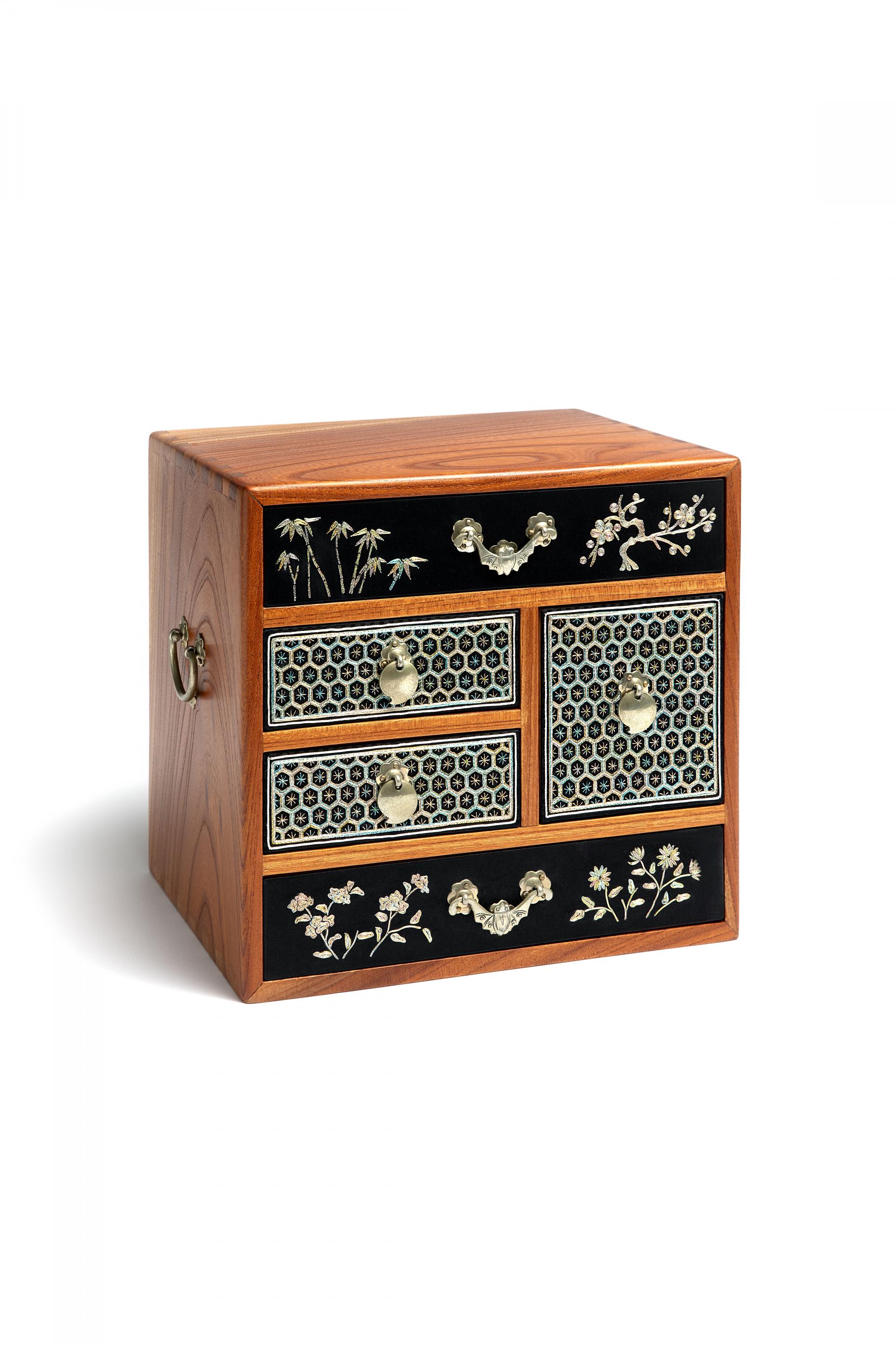 김재은_28×23×26cm_느티나무,실크,메탈사_2022.jpg