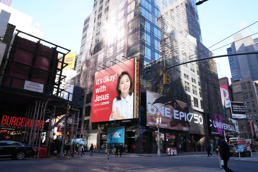 복음의전함은 다음 달 7일 미국 뉴욕 타임스스퀘어에서 한인교회와 한국교회 성도 2000여명과 함께 거리 전도를 진행한다. 사진은 타임스스퀘어에 내걸린 복음 광고 모습. 복음의전함 제공