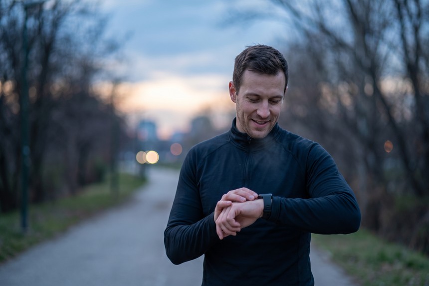 잠들기 1~2시간 전 운동을 마무리하며 체온을 관리하는 모습