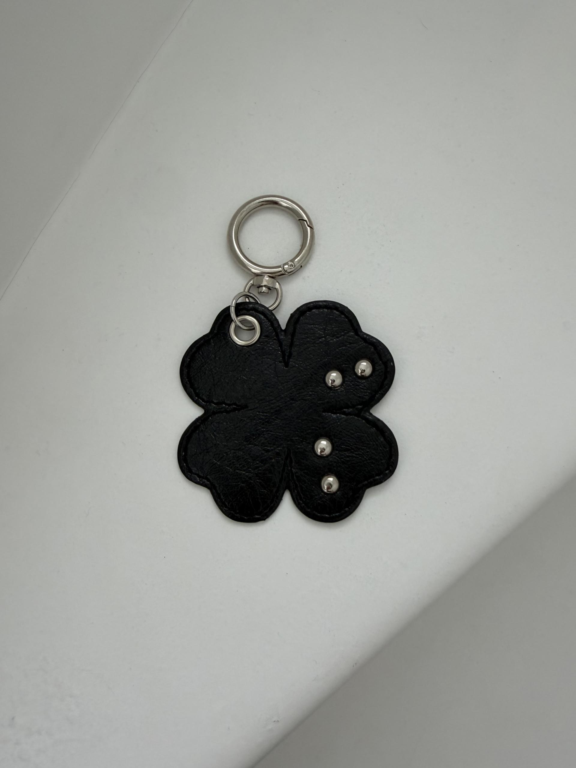 Clover key ring Black