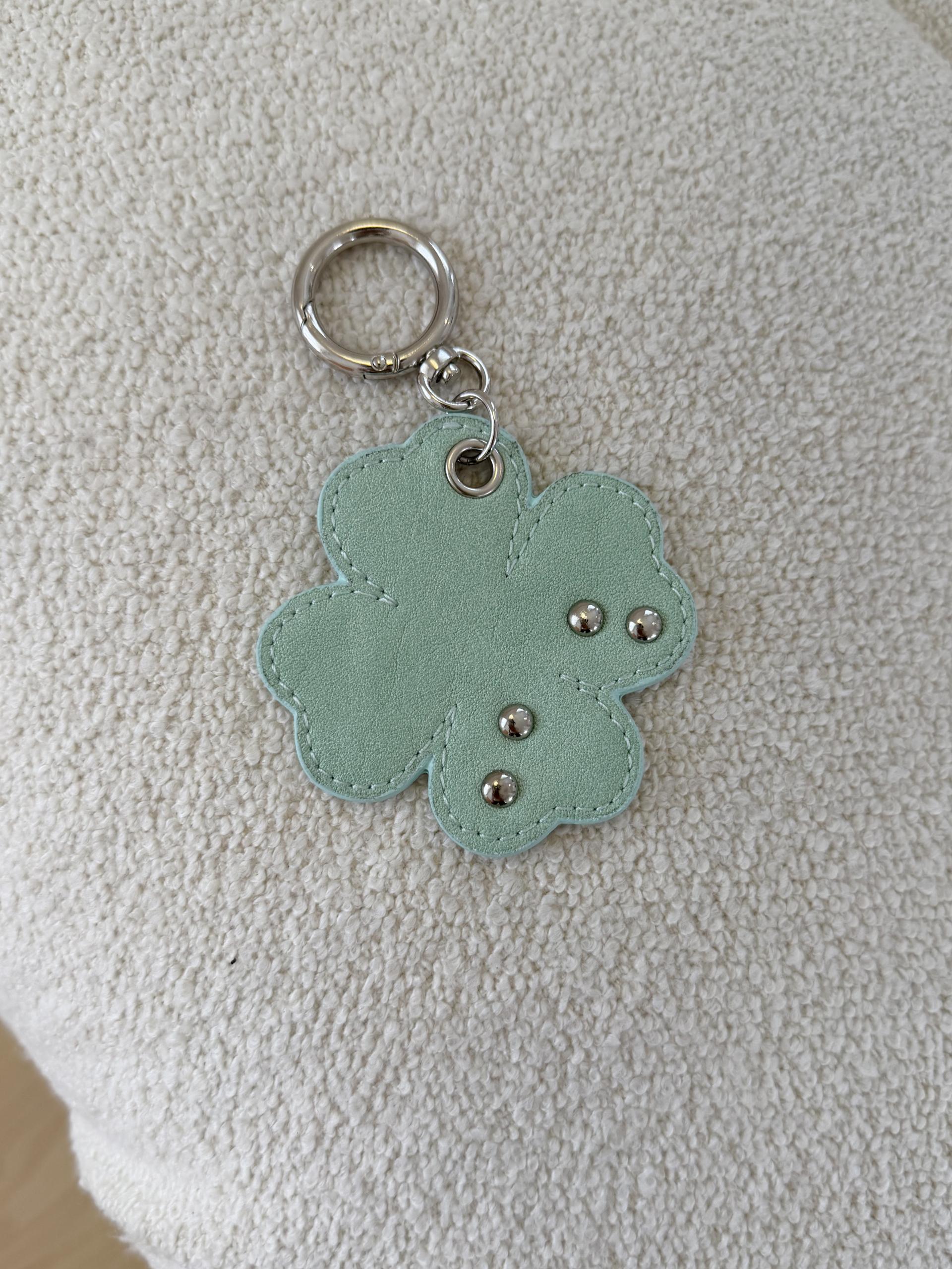 Clover key ring Mint green