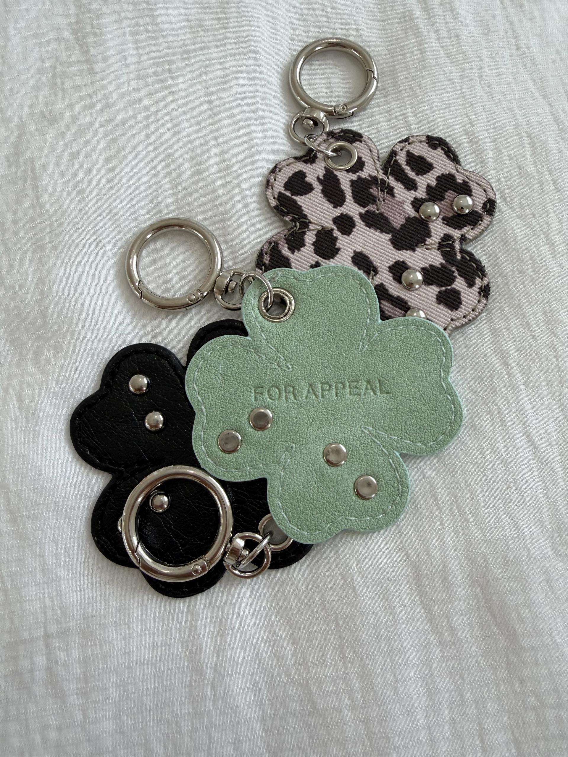 Clover key ring Mint green