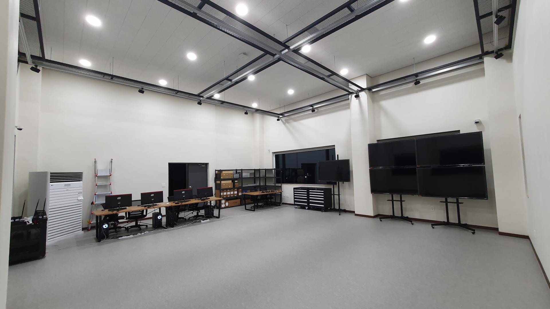 iPOP motion capture and XR research facility with tracking equipment and display systems