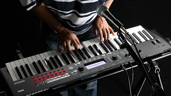 KORG KROSS 2 88 (Super Matte Black)