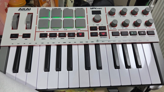 AKAI MPK Mini MK4 Gray 아카이 미디 키보드 컨트롤러