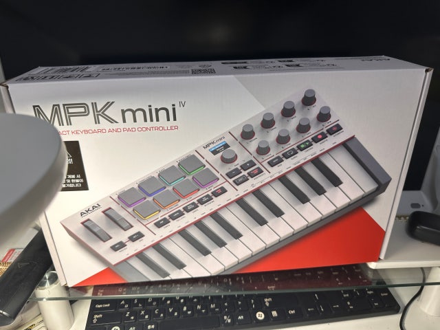 AKAI MPK Mini MK4 Gray 아카이 미디 키보드 컨트롤러