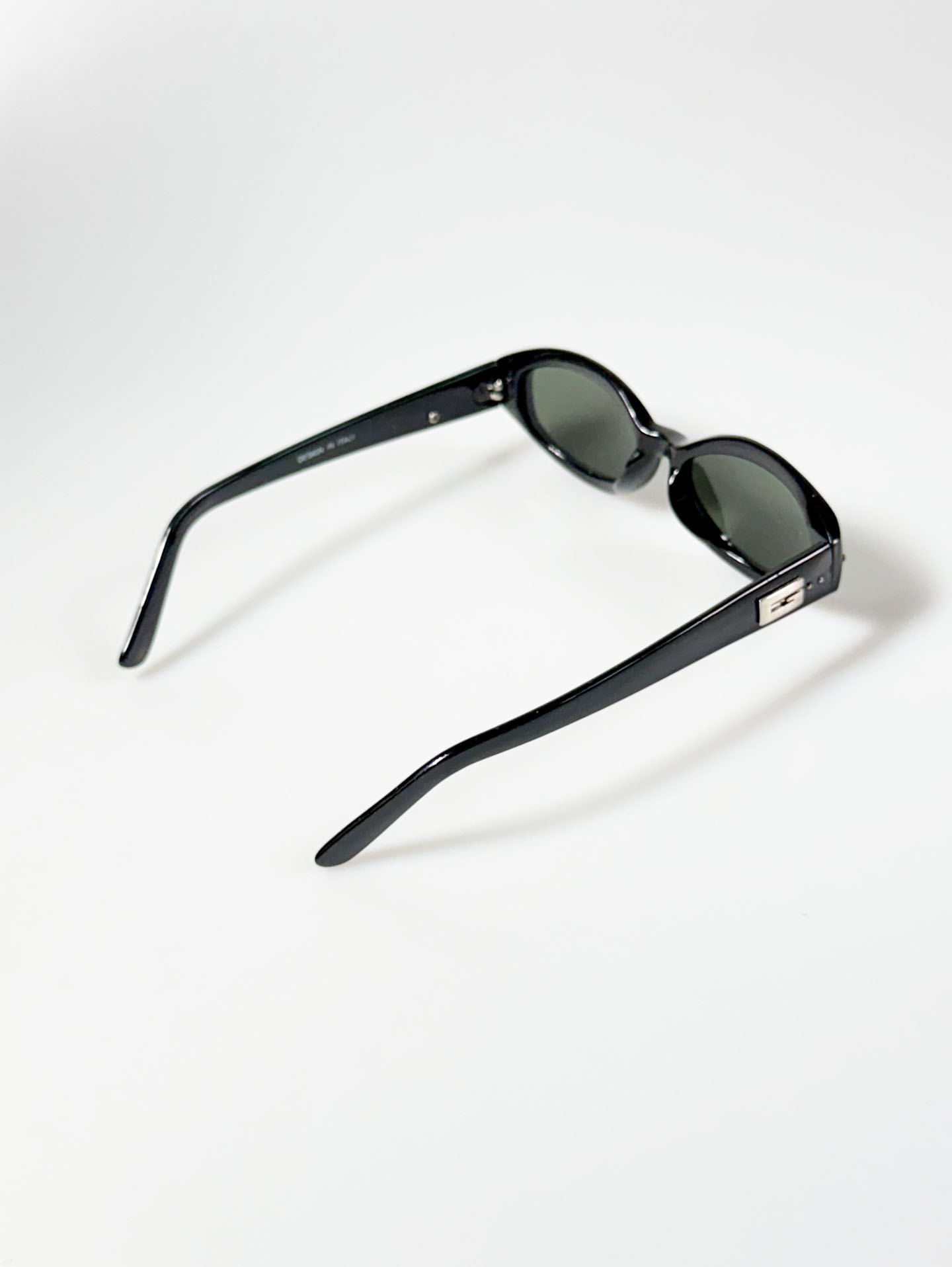 Black Bold Oval Frame Sunglasses