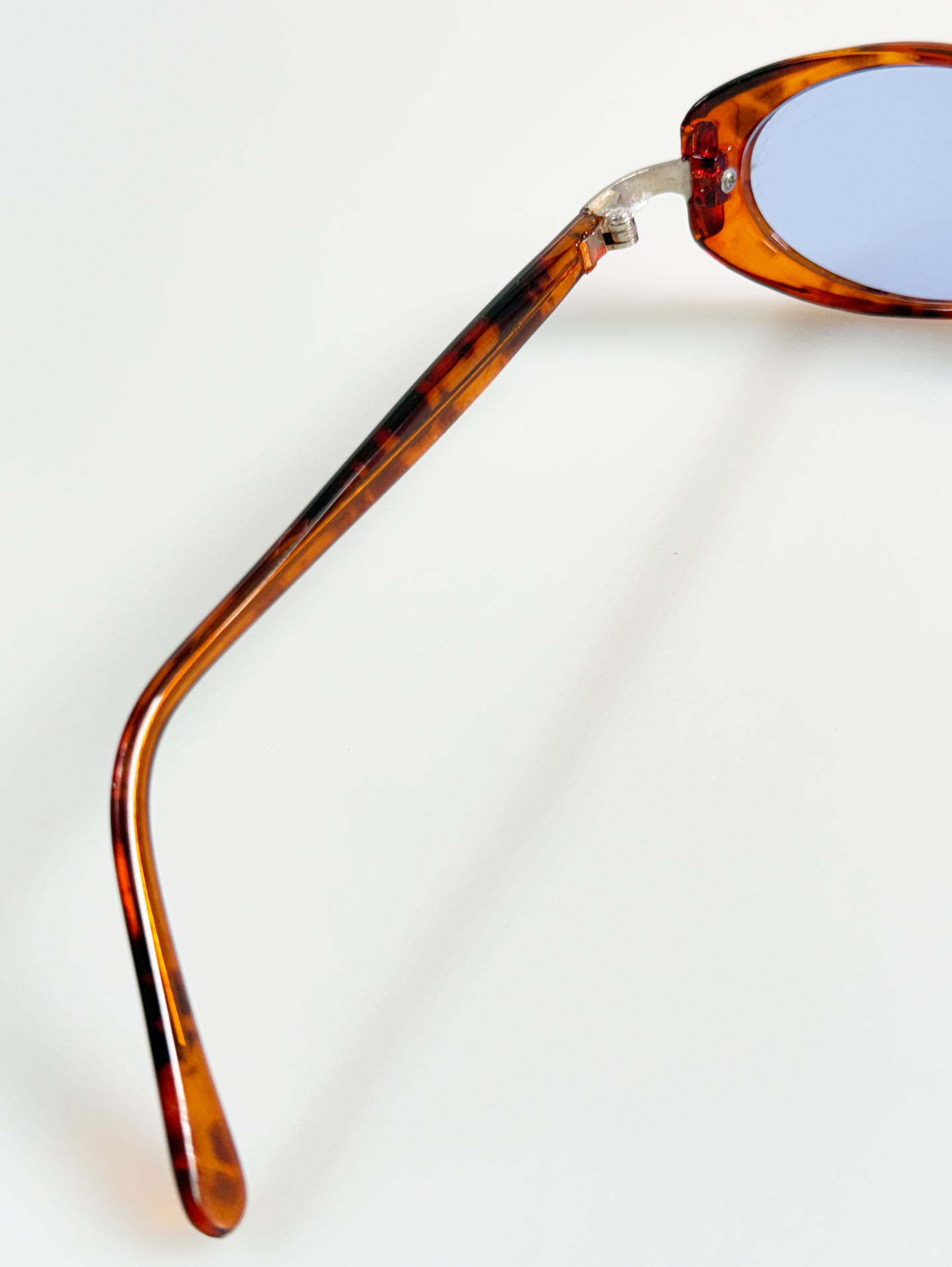 Amber Tortoiseshell Oval Frame Tint Sunglasses