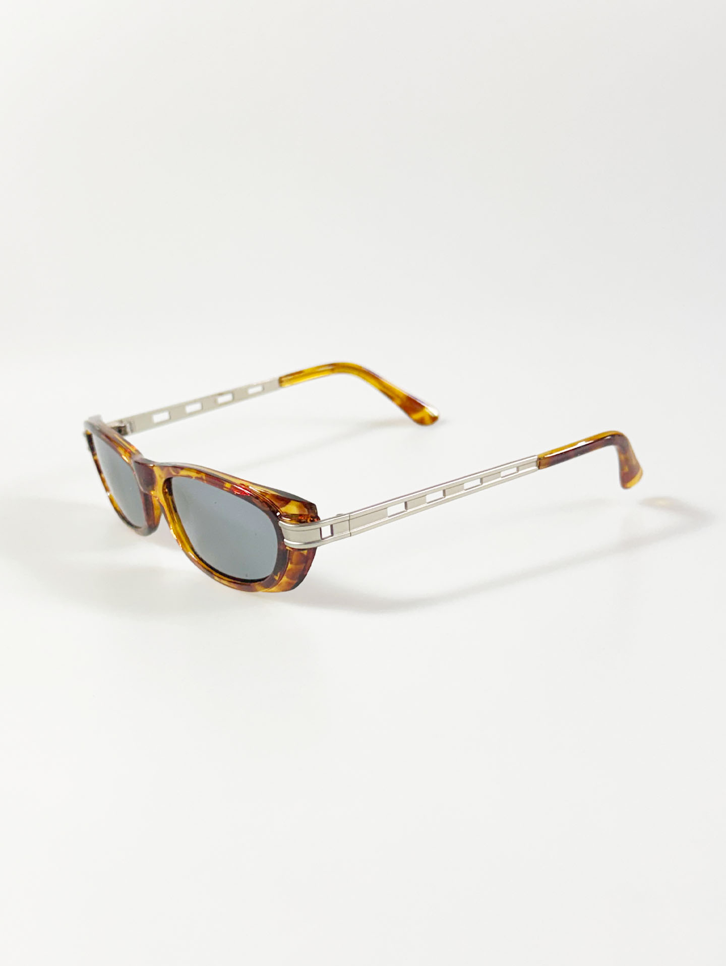 90's Tortoiseshell Bold Oval Frame Sunglasses