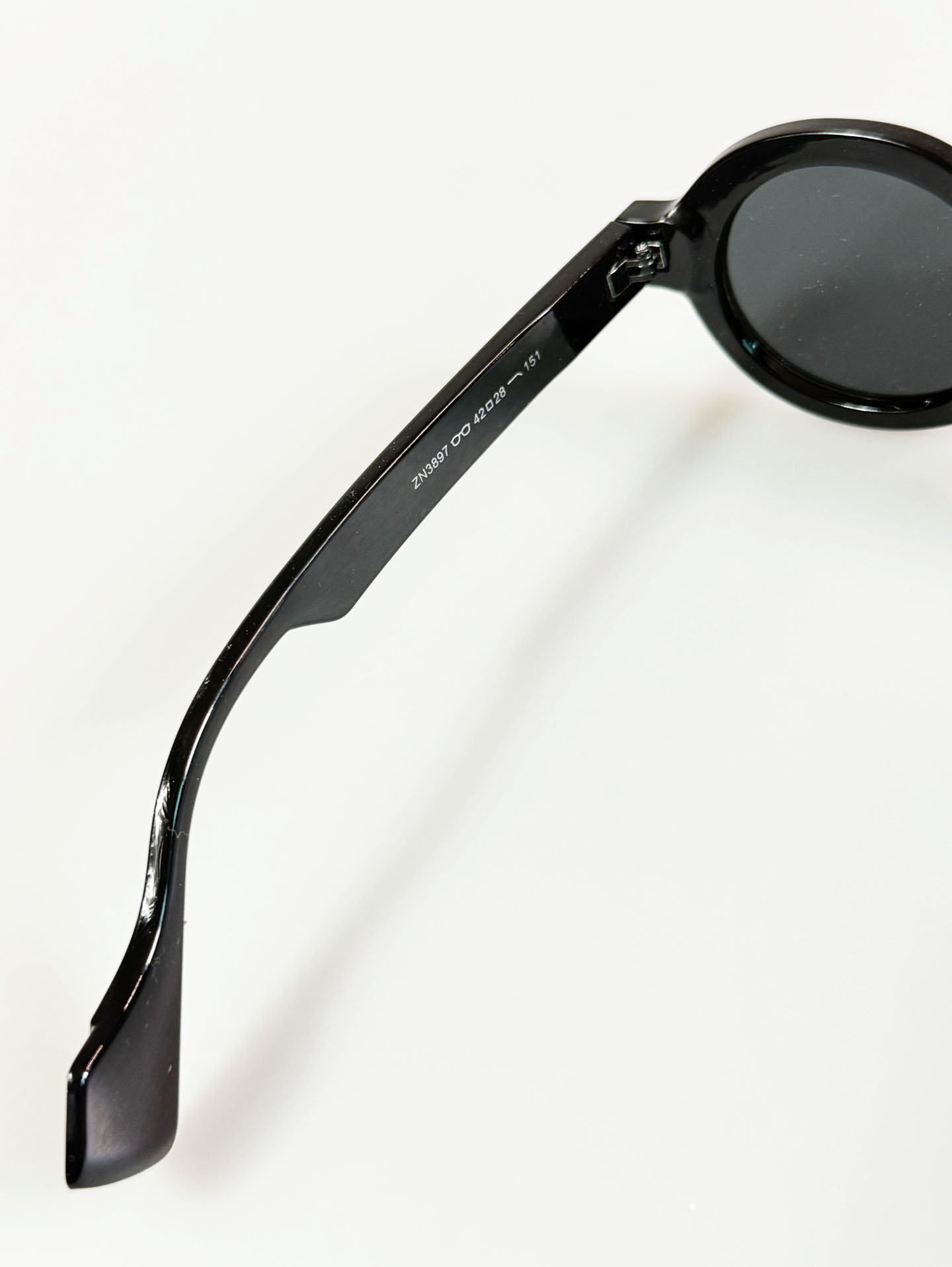 Black Bold Round Frame Sunglasses