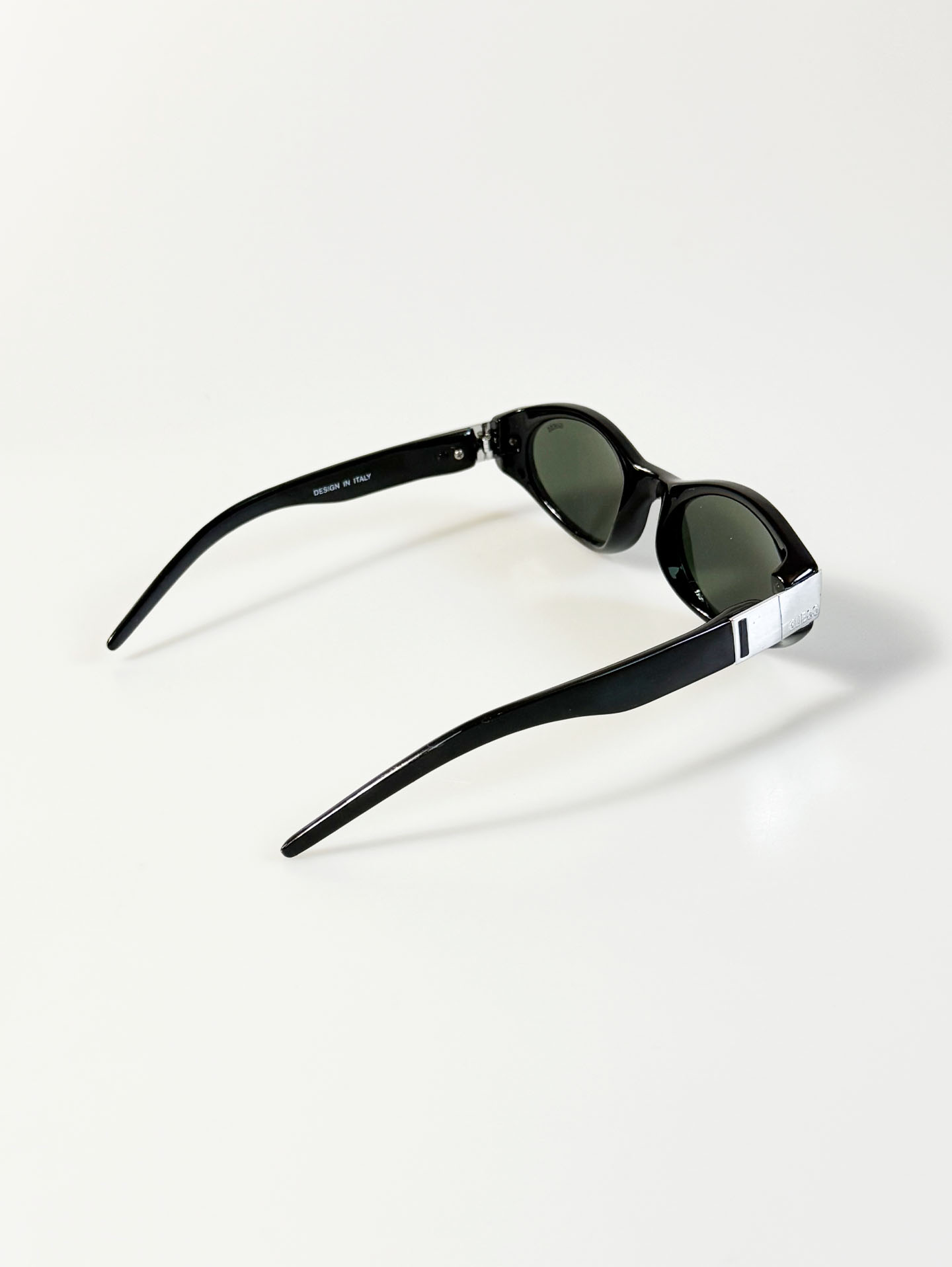 90's GUESS Black Bold Oval Sunglasses